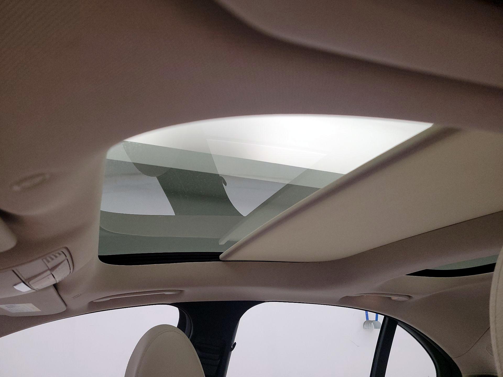 Thumbnail: 2020 Mercedes-Benz E-Class - 20