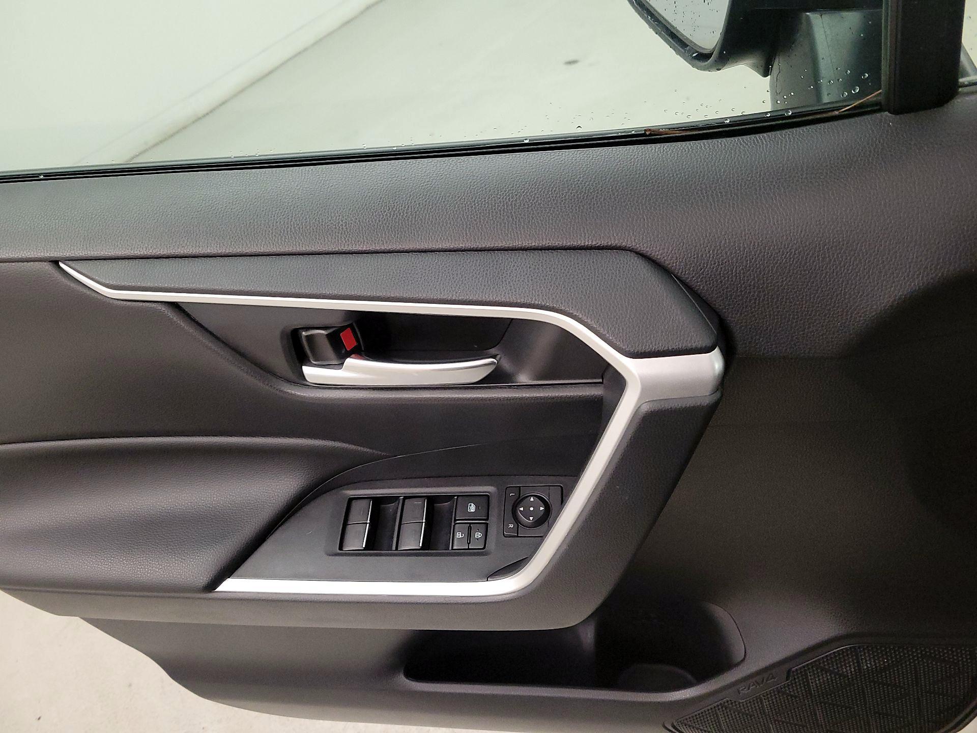 Thumbnail: 2022 Toyota RAV4 - 12