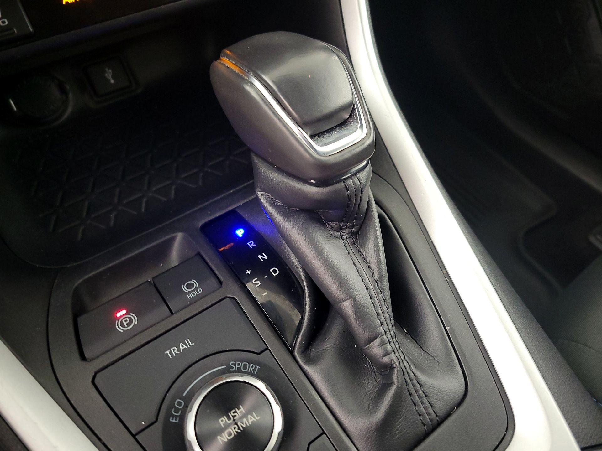 Thumbnail: 2022 Toyota RAV4 - 17