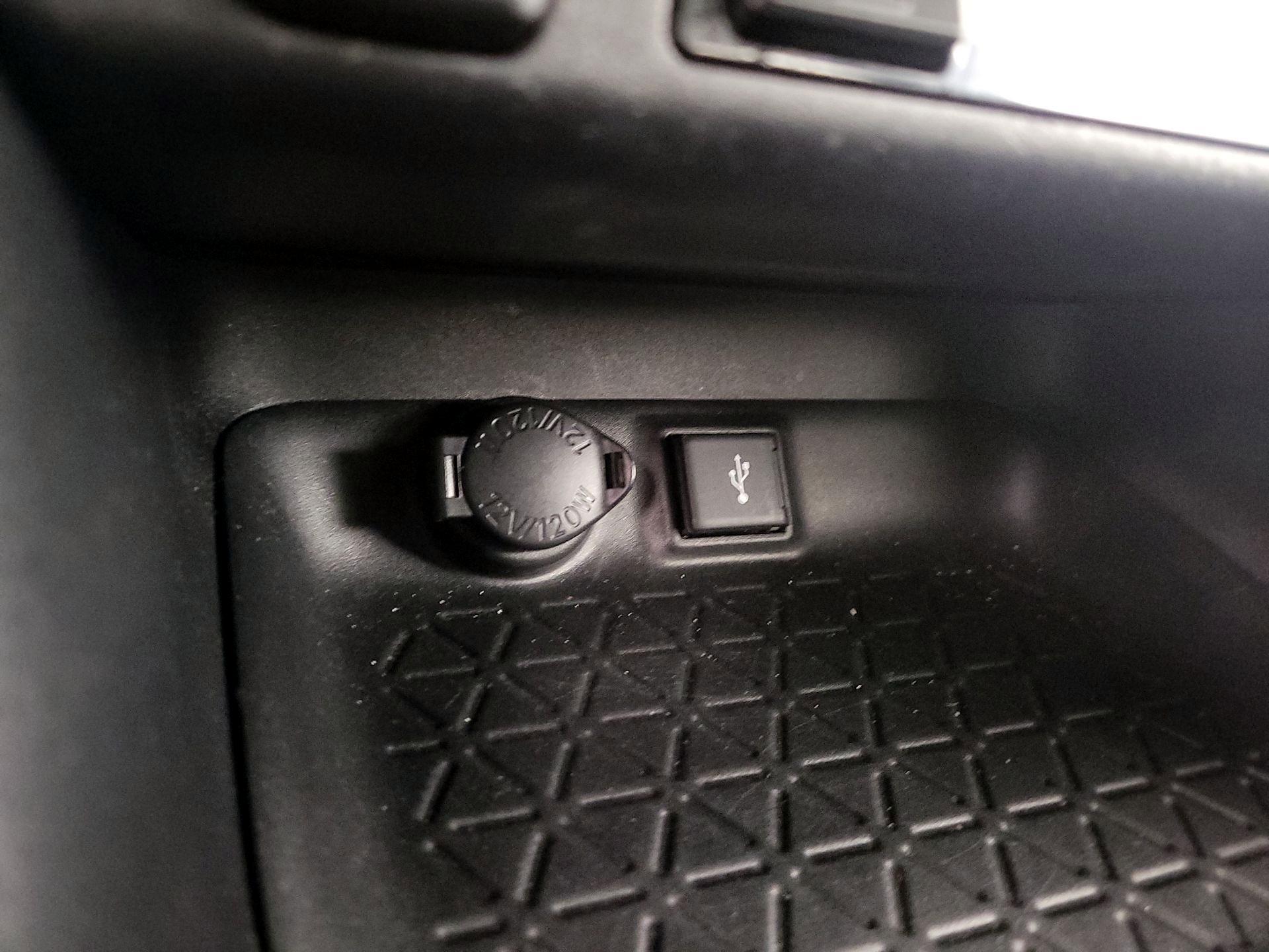 Thumbnail: 2022 Toyota RAV4 - 18