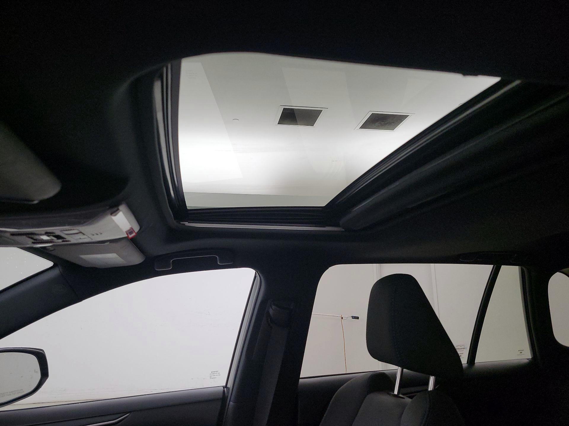 Thumbnail: 2022 Toyota RAV4 - 19