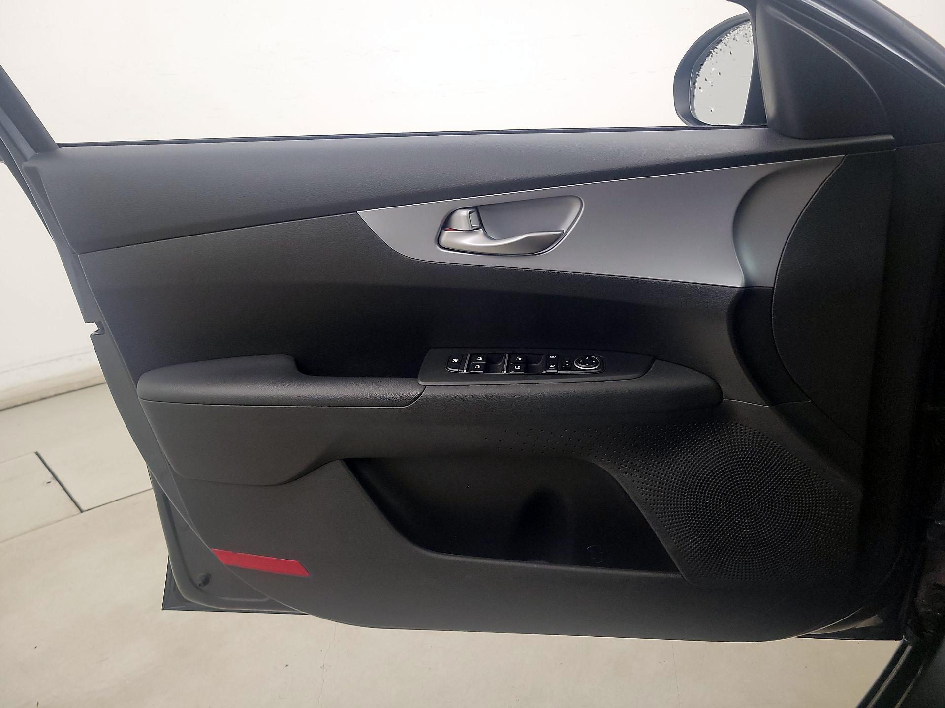 Thumbnail: 2023 Kia Forte - 12