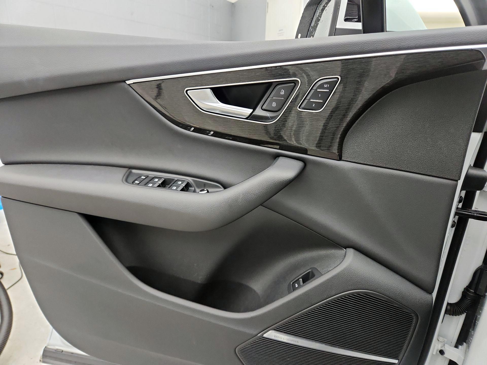 Thumbnail: 2021 Audi Q7 - 12