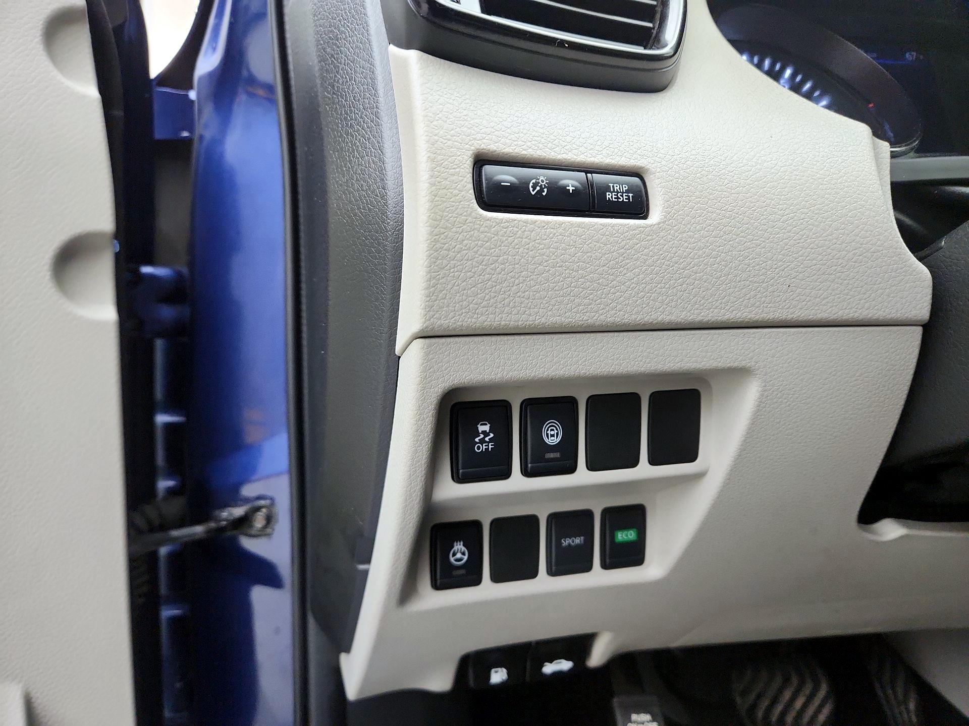 Thumbnail: 2021 Nissan Rogue Sport - 13