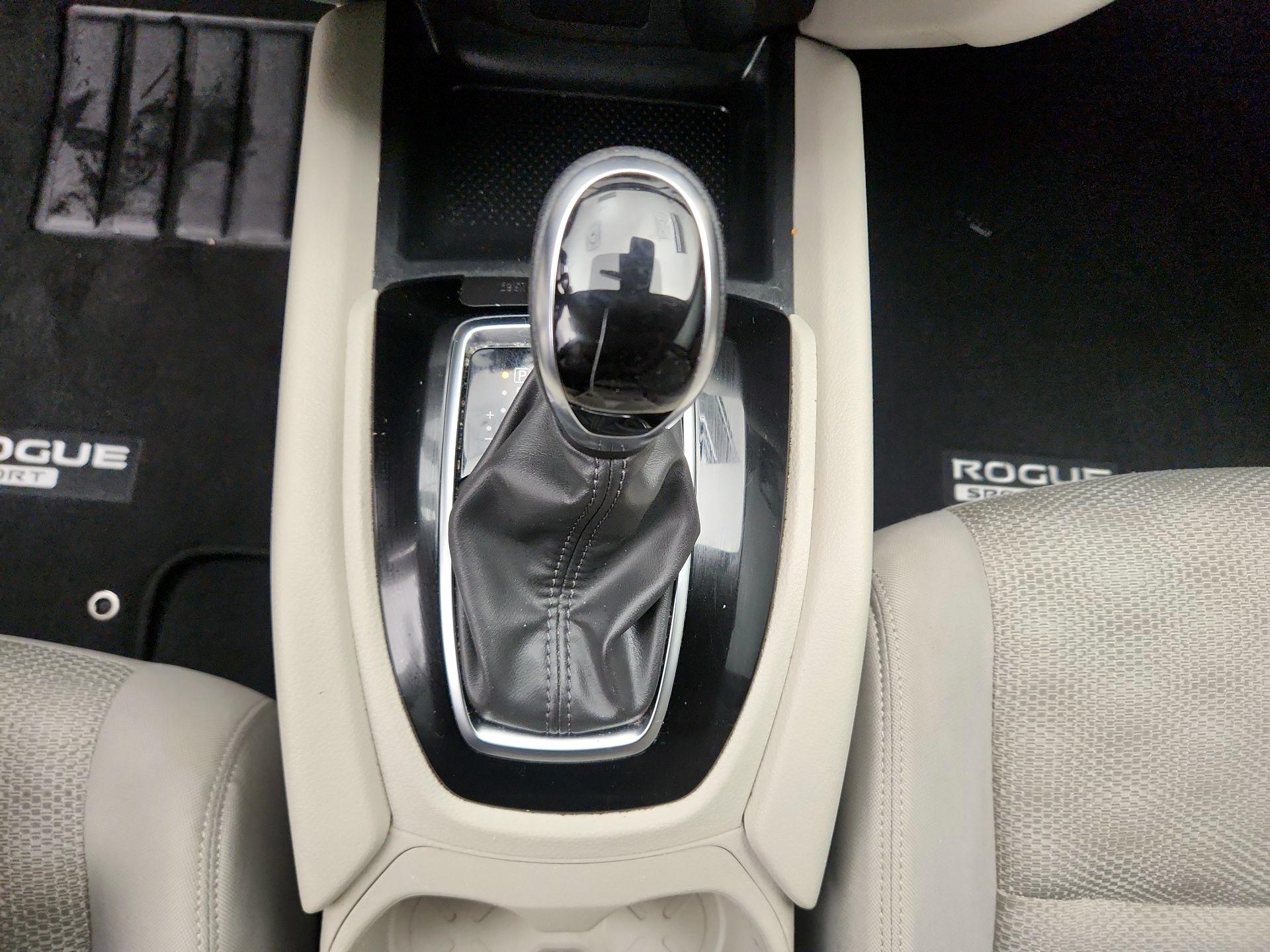 Thumbnail: 2021 Nissan Rogue Sport - 17