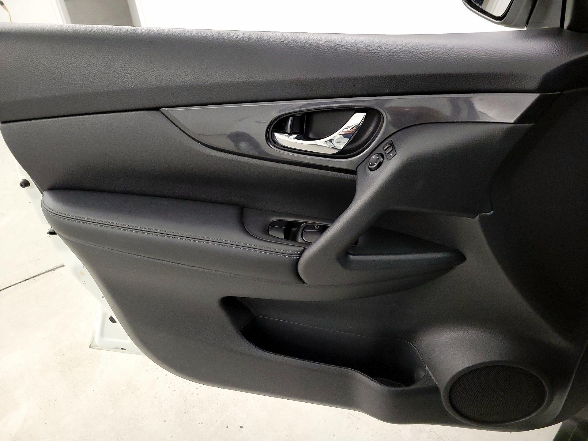 Thumbnail: 2020 Nissan Rogue - 12