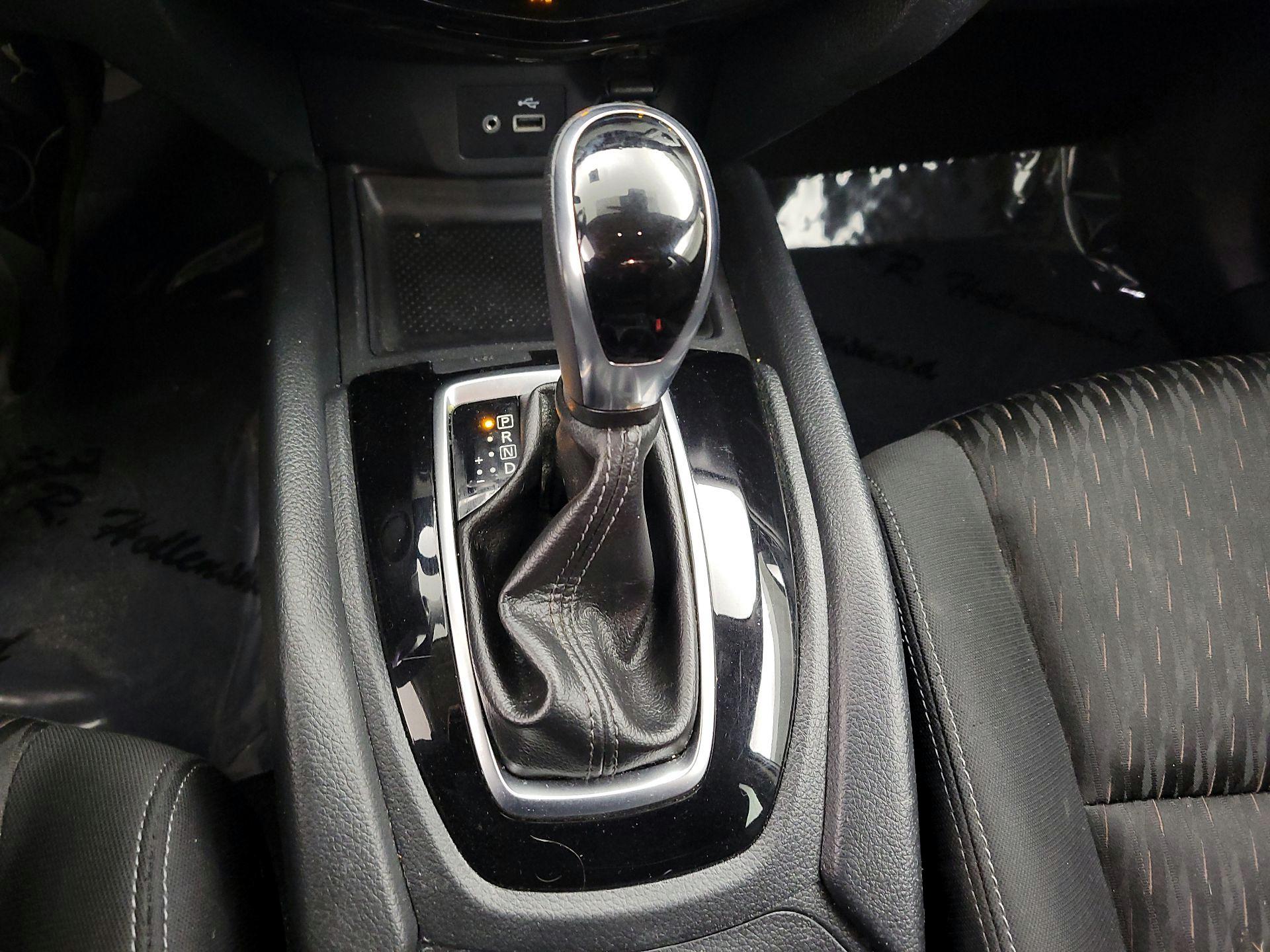 Thumbnail: 2020 Nissan Rogue - 17