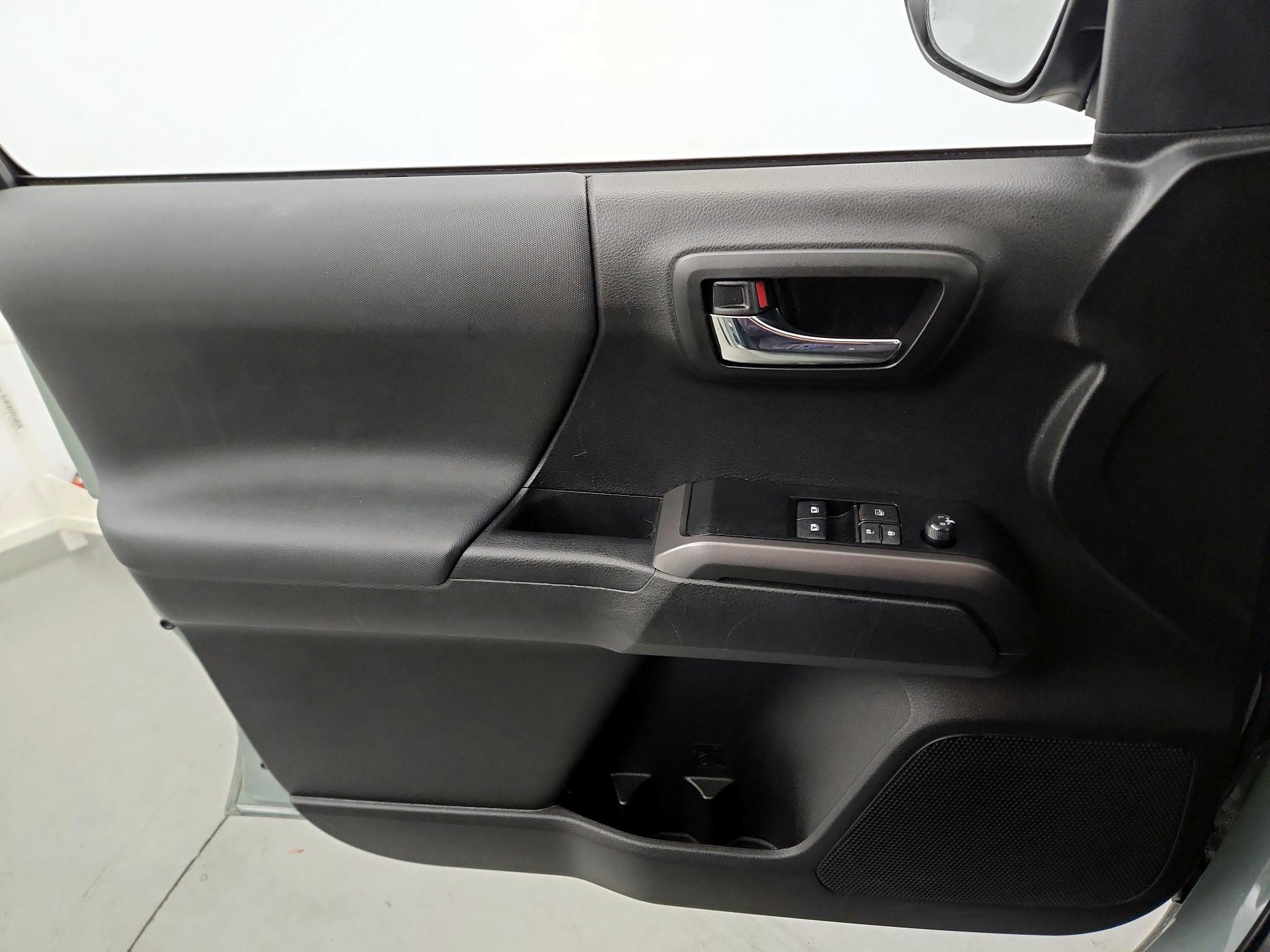 Thumbnail: 2022 Toyota Tacoma - 10