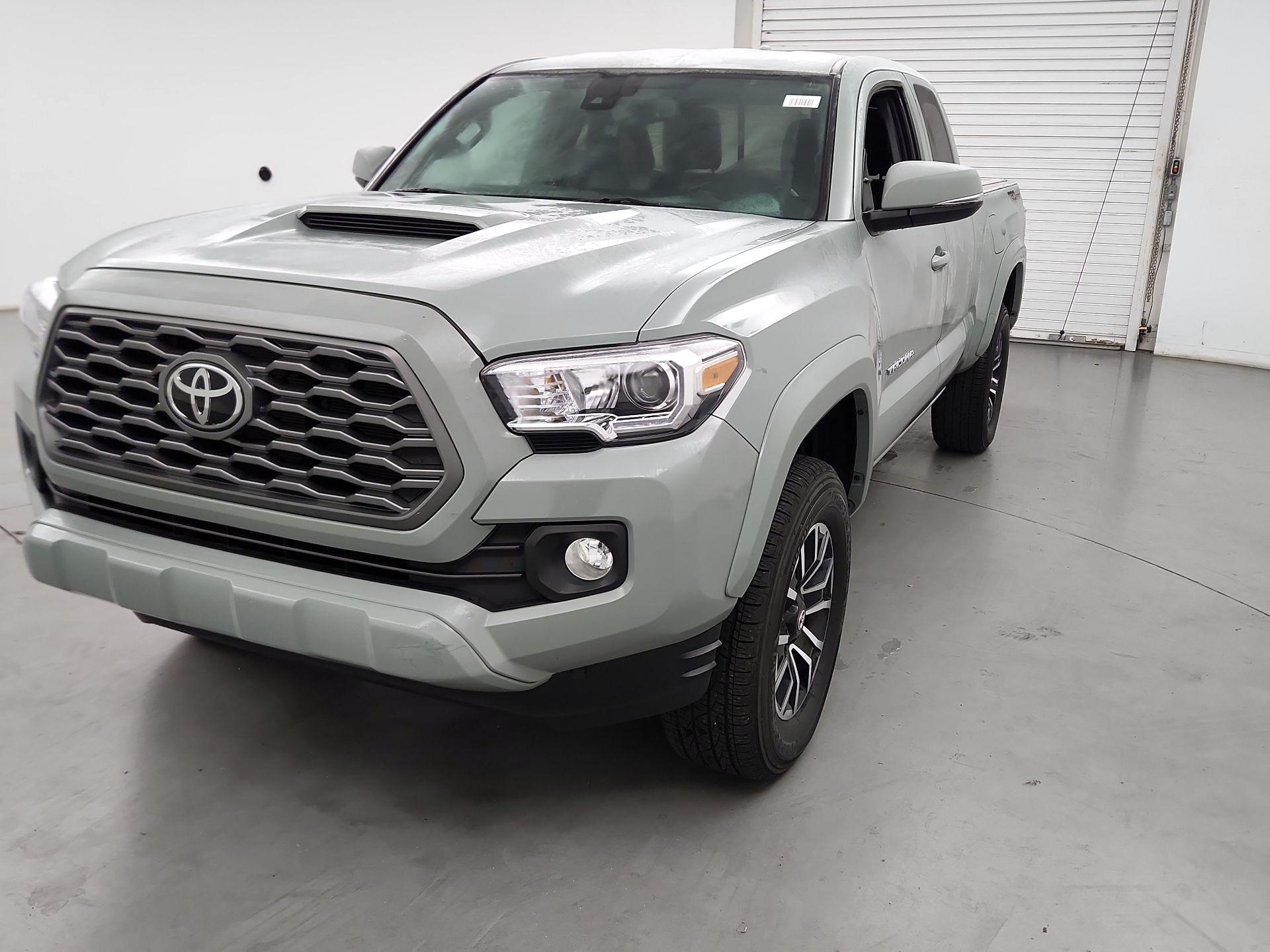 Thumbnail: 2022 Toyota Tacoma - 3
