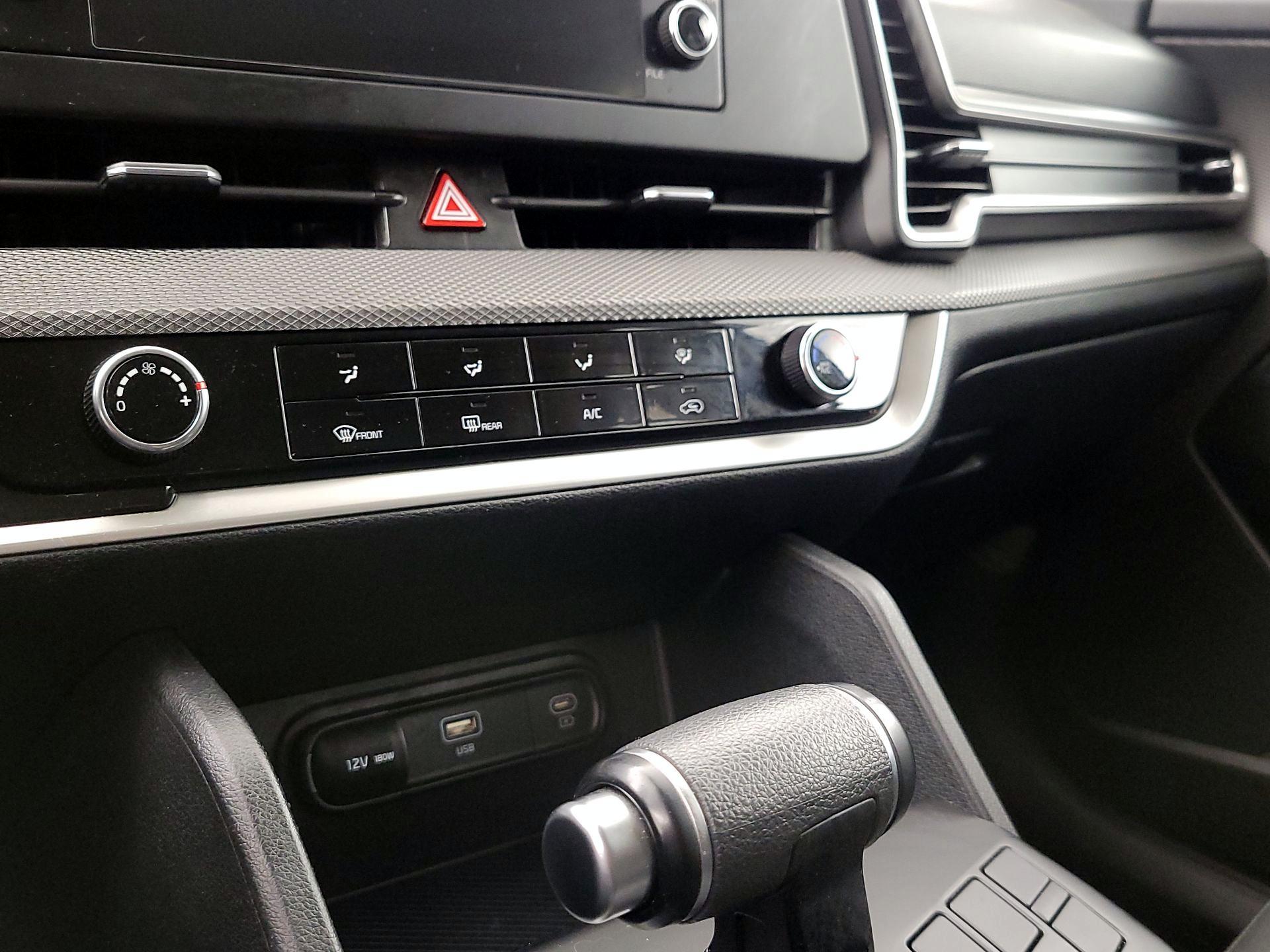 Thumbnail: 2023 Kia Sportage - 16