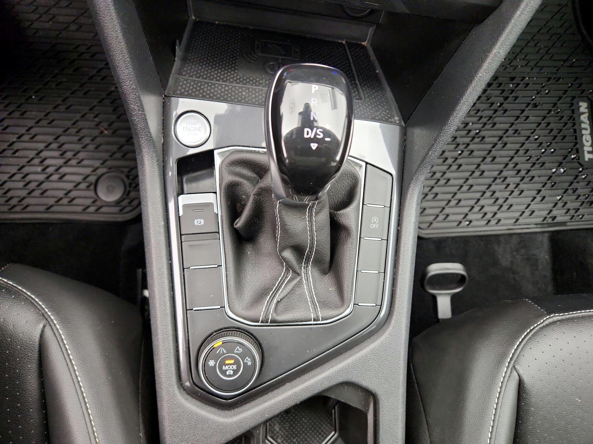 Thumbnail: 2022 Volkswagen Tiguan - 17