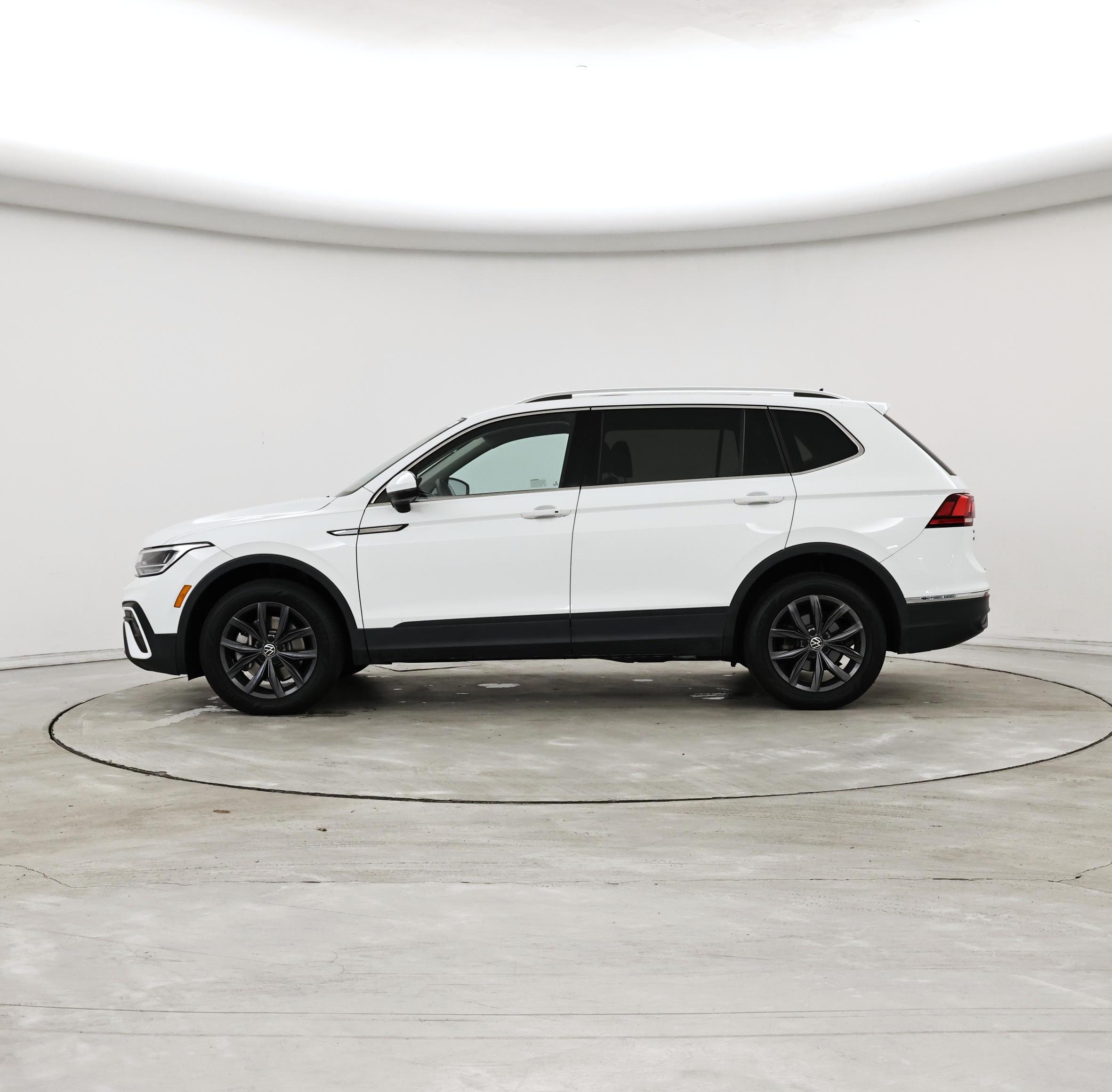 Thumbnail: 2022 Volkswagen Tiguan - 3