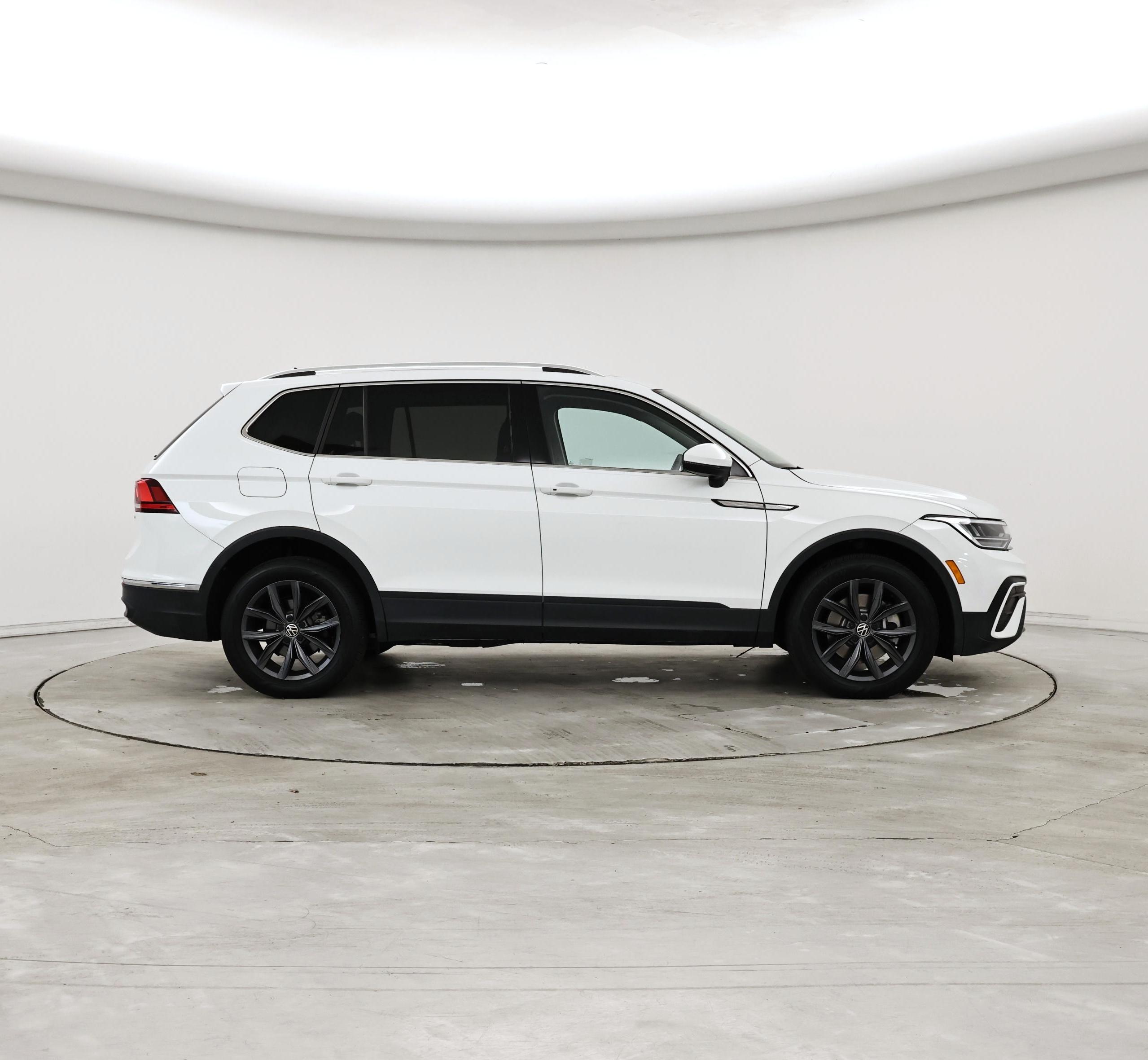 Thumbnail: 2022 Volkswagen Tiguan - 7