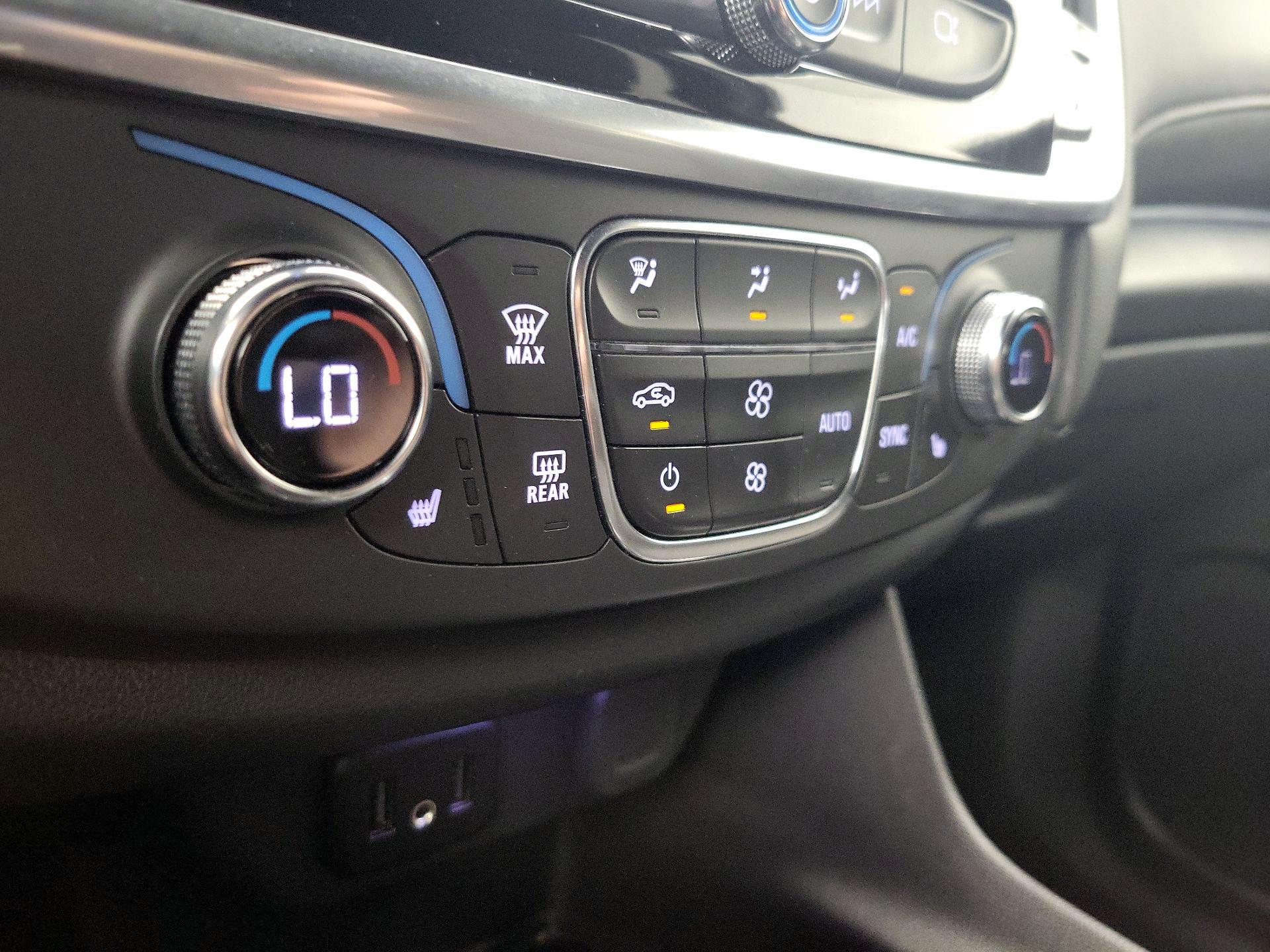 Thumbnail: 2022 Chevrolet Traverse - 16