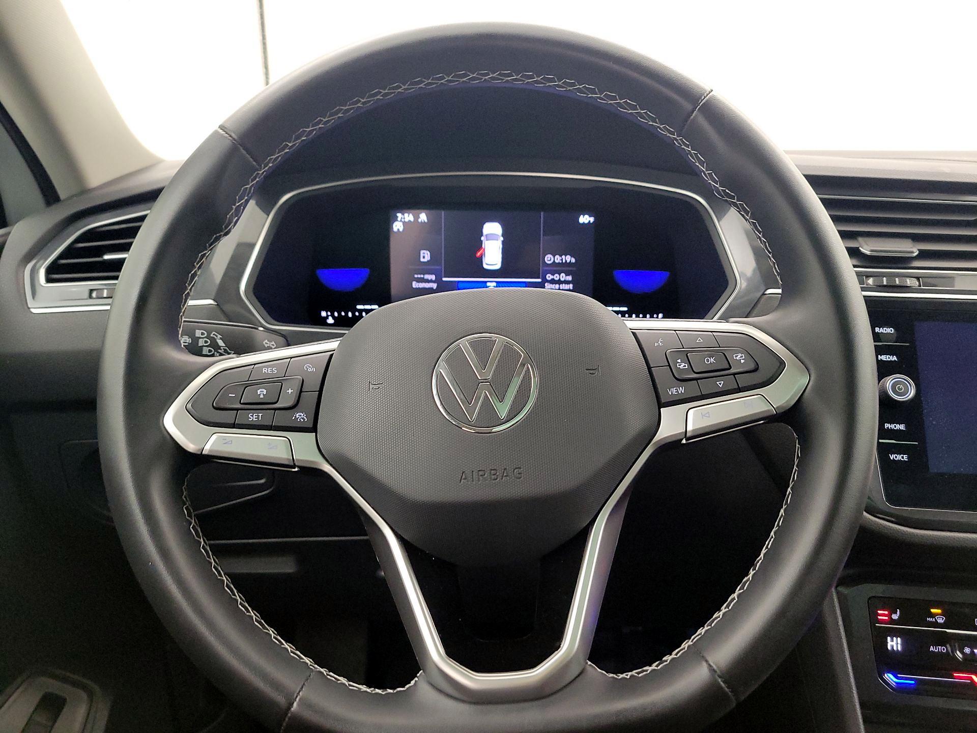 Thumbnail: 2022 Volkswagen Tiguan - 10