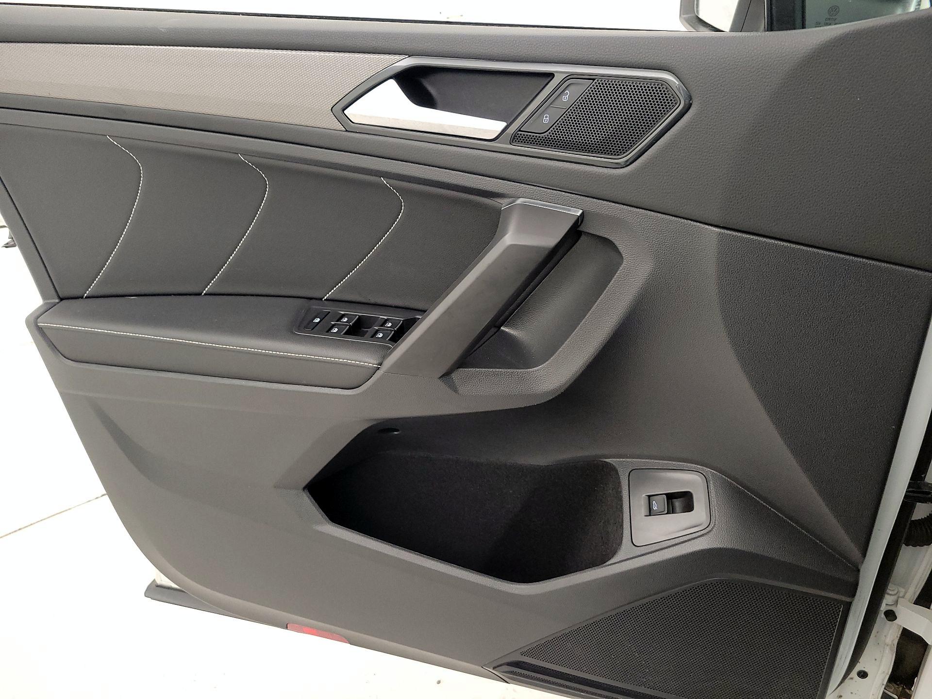 Thumbnail: 2022 Volkswagen Tiguan - 12