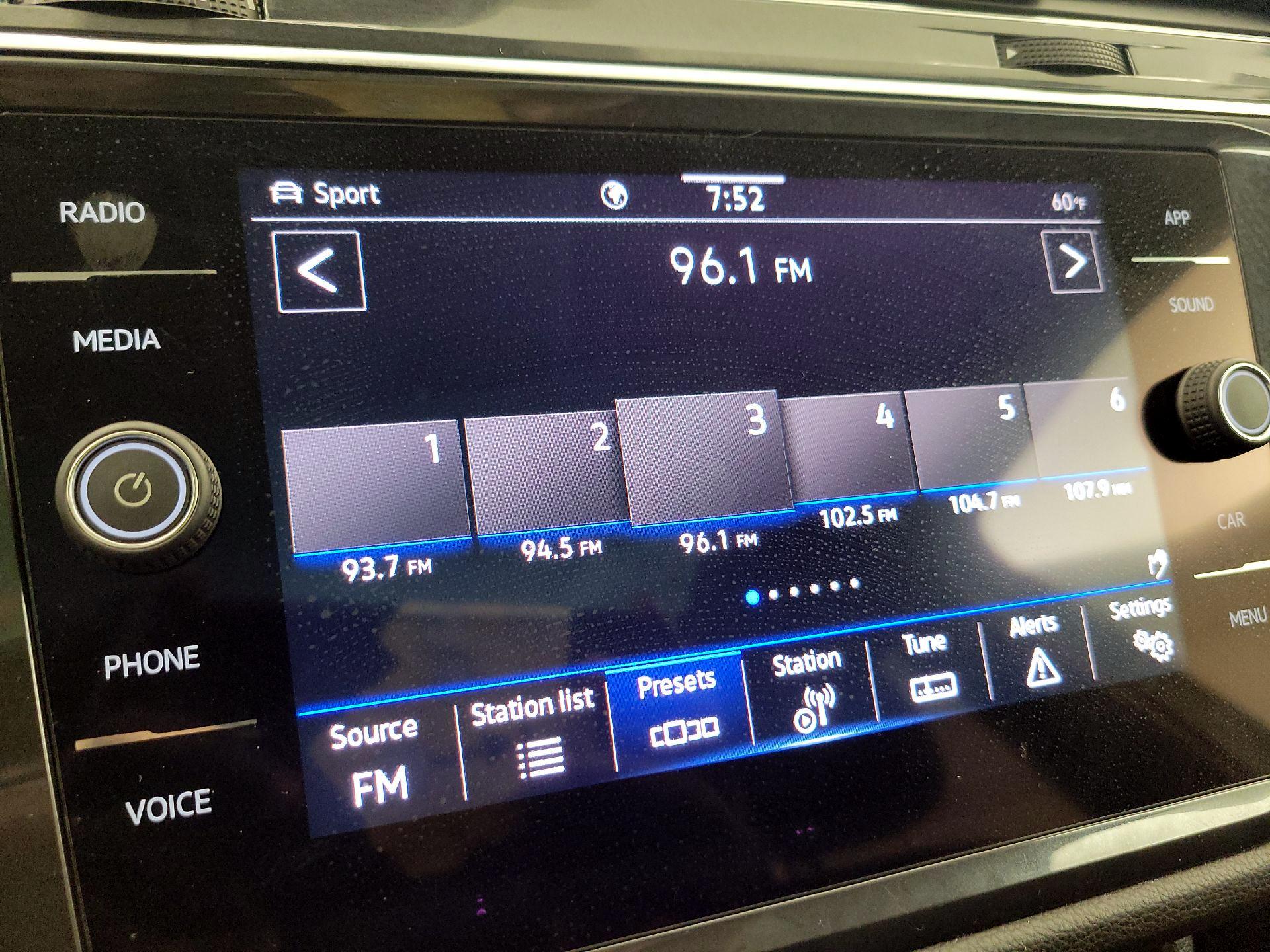 Thumbnail: 2022 Volkswagen Tiguan - 15