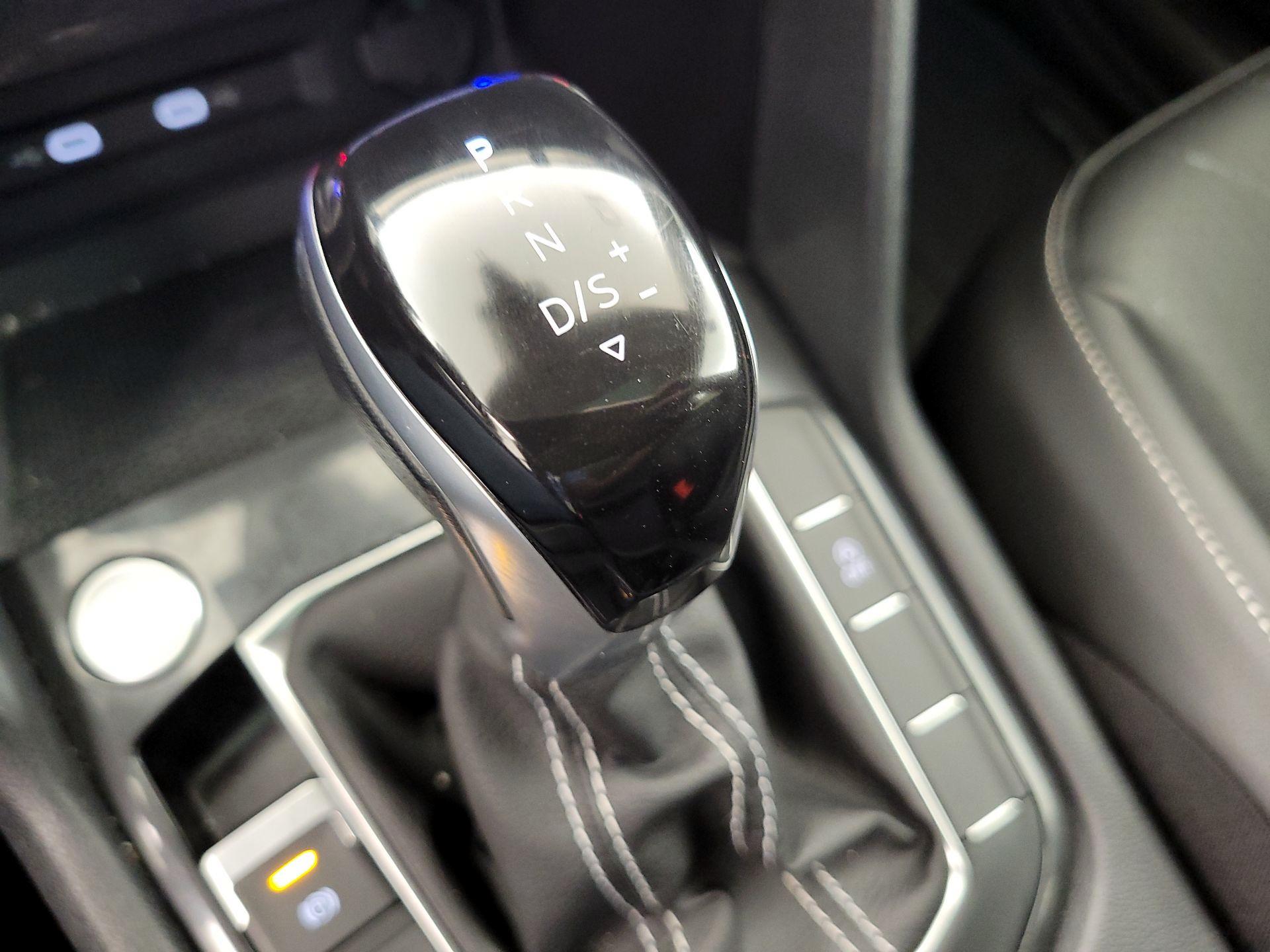 Thumbnail: 2022 Volkswagen Tiguan - 17