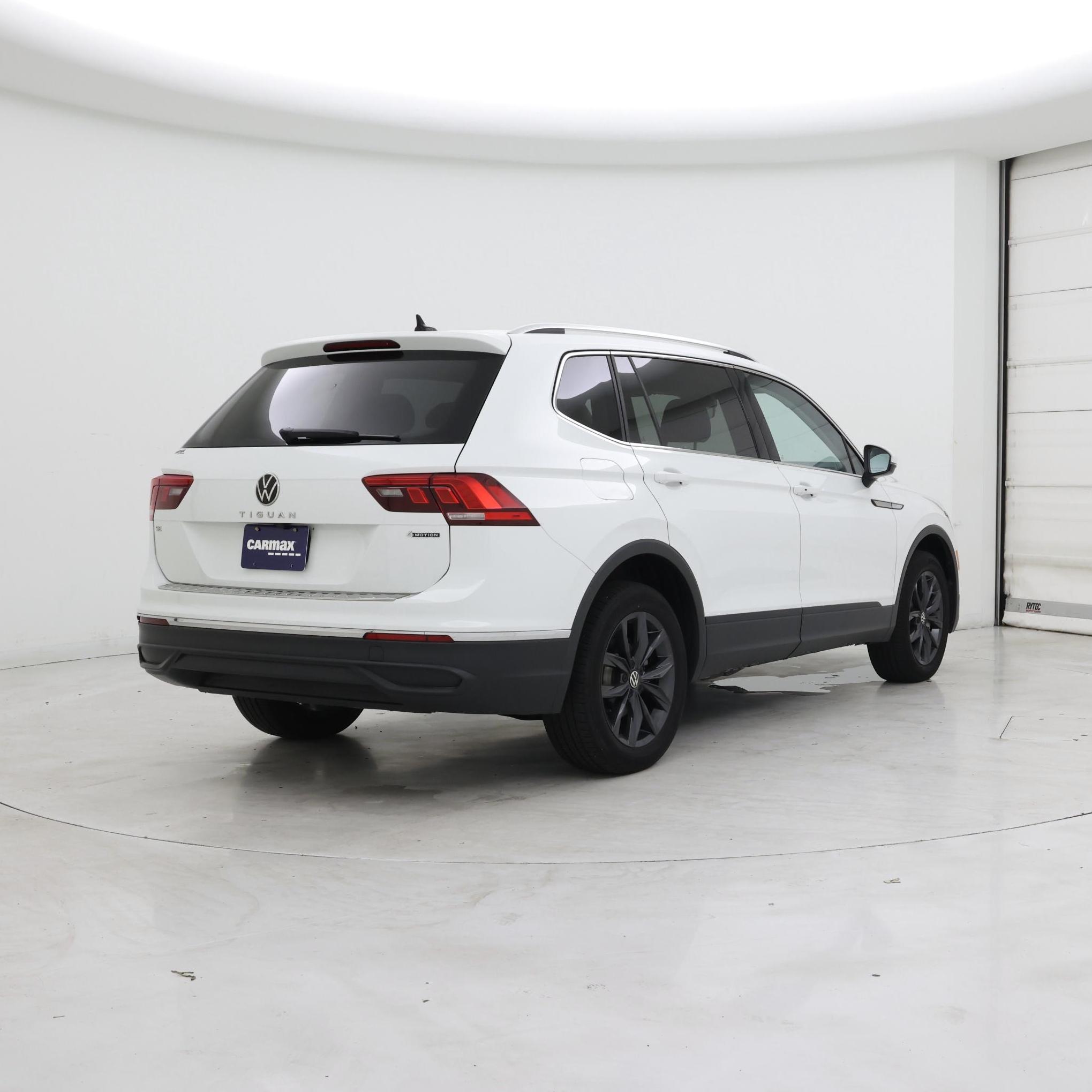 Thumbnail: 2022 Volkswagen Tiguan - 8