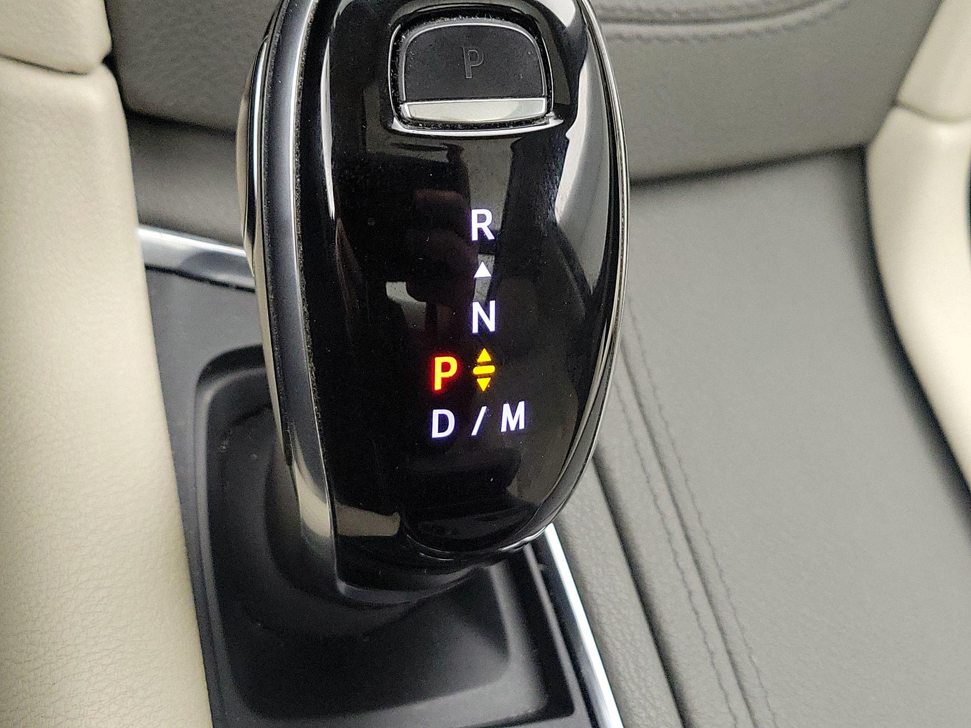 Thumbnail: 2021 Cadillac XT6 - 17