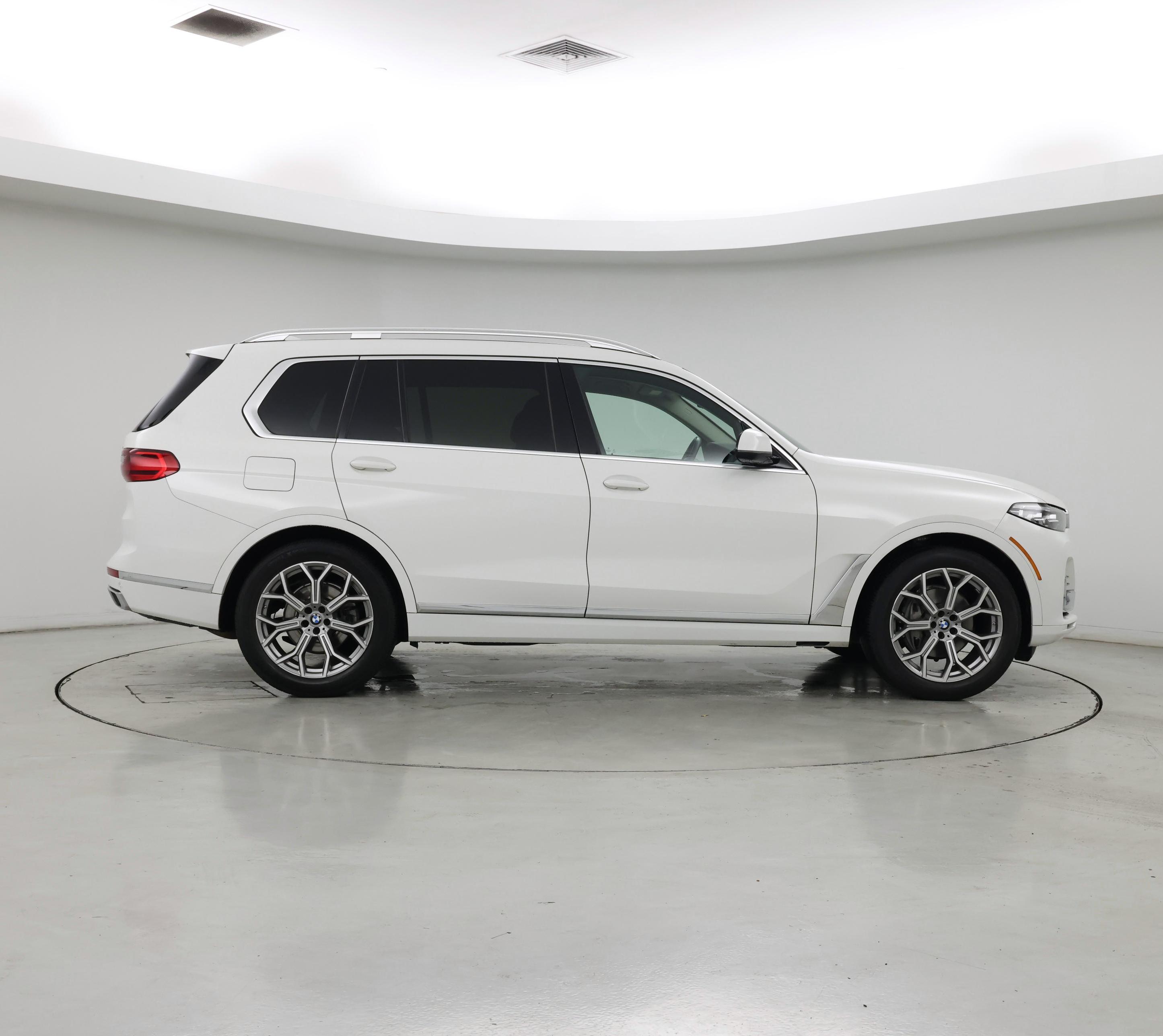 Thumbnail: 2021 BMW X7 - 7