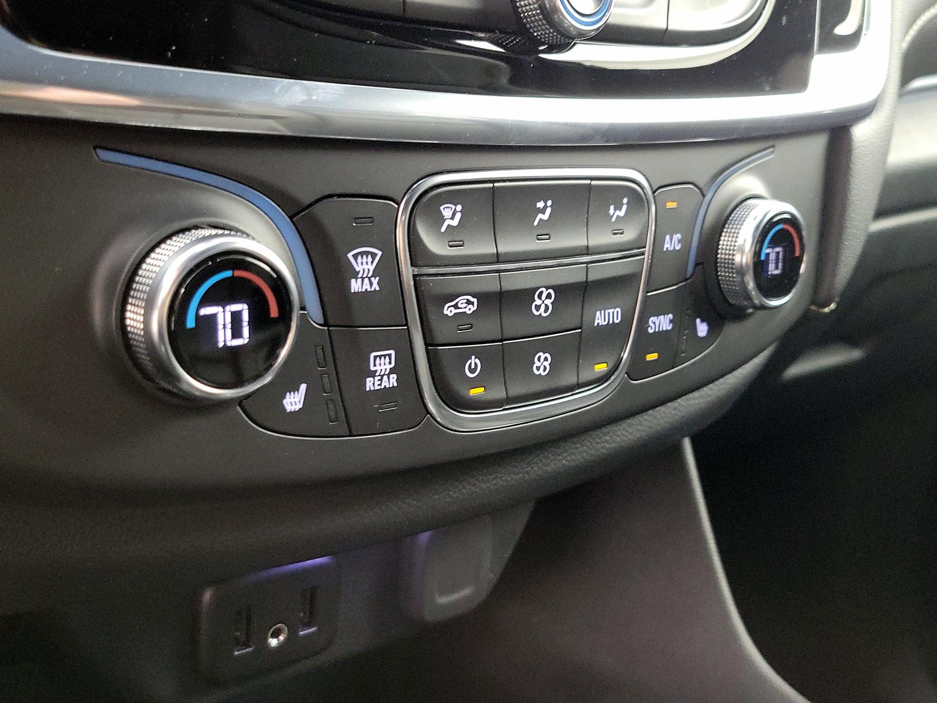 Thumbnail: 2022 Chevrolet Traverse - 16