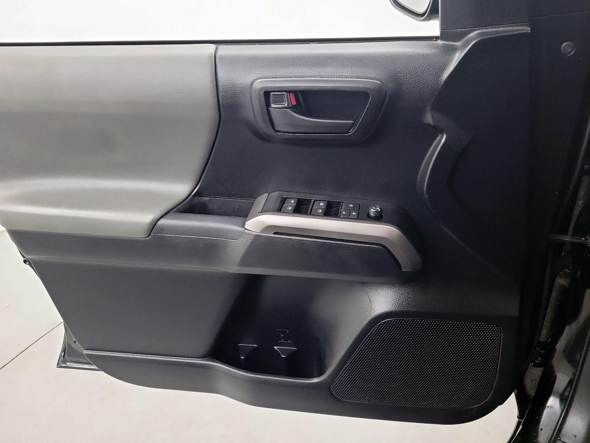 Thumbnail: 2022 Toyota Tacoma - 10