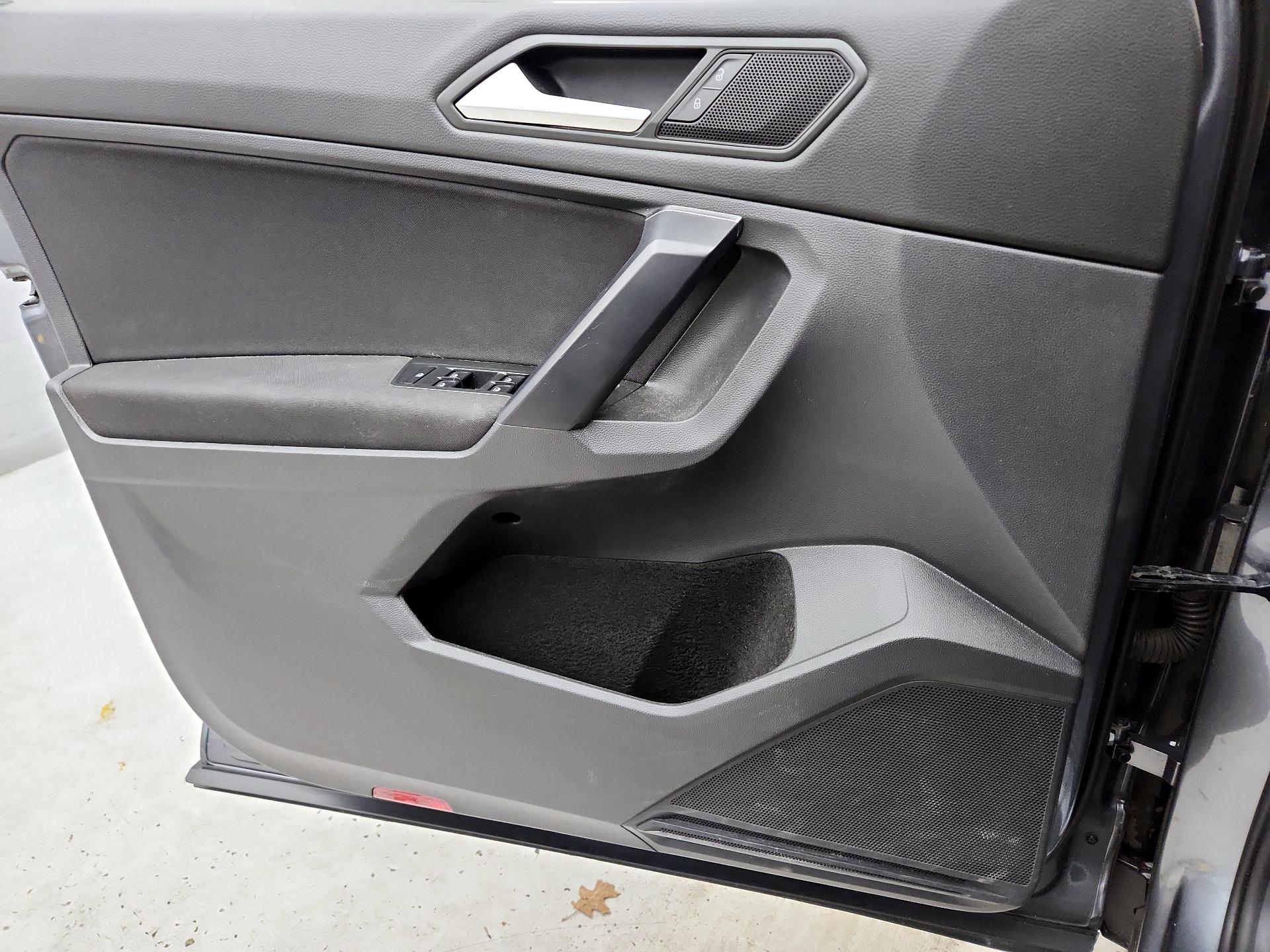 Thumbnail: 2021 Volkswagen Tiguan - 12