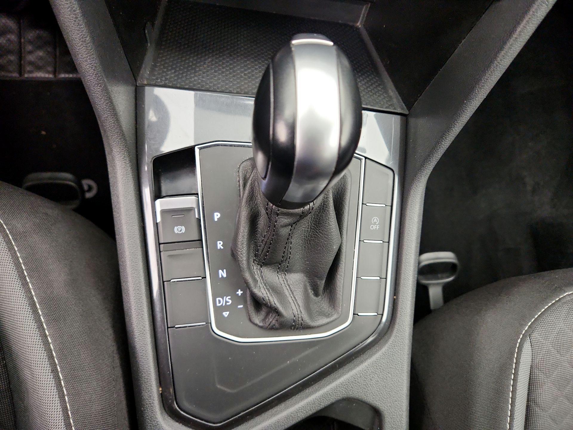 Thumbnail: 2021 Volkswagen Tiguan - 17