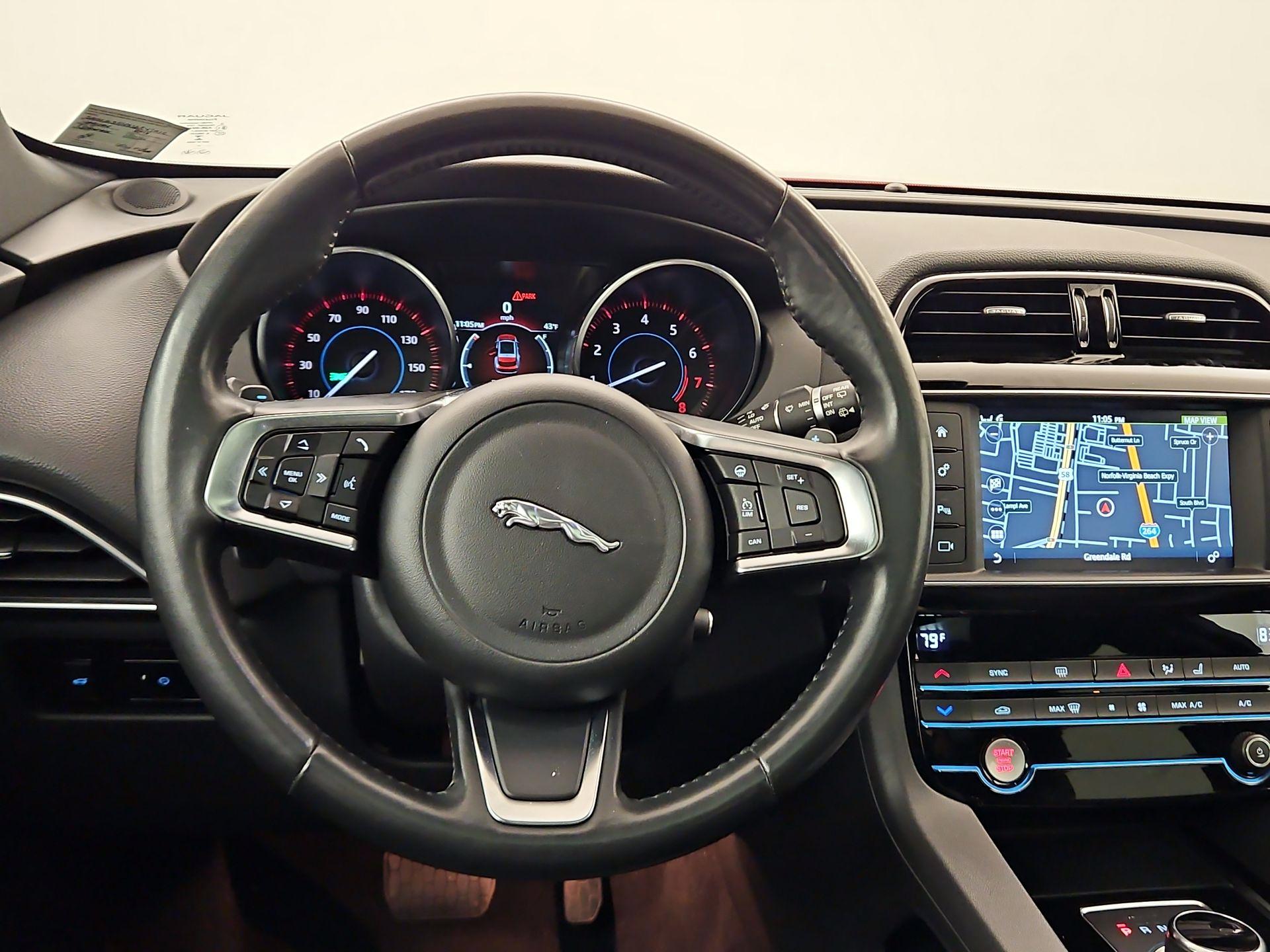 Thumbnail: 2018 Jaguar F-Pace - 10