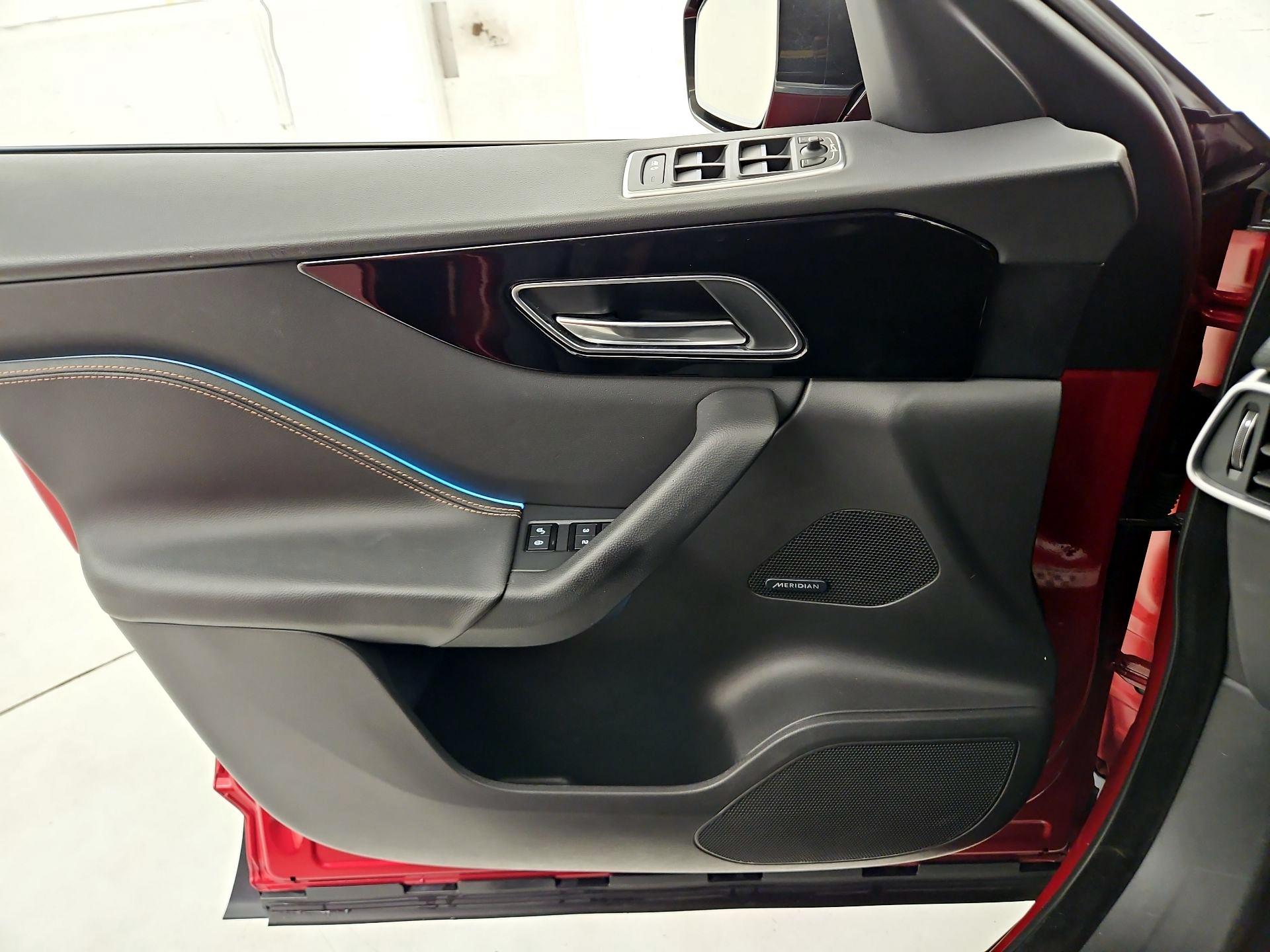 Thumbnail: 2018 Jaguar F-Pace - 12