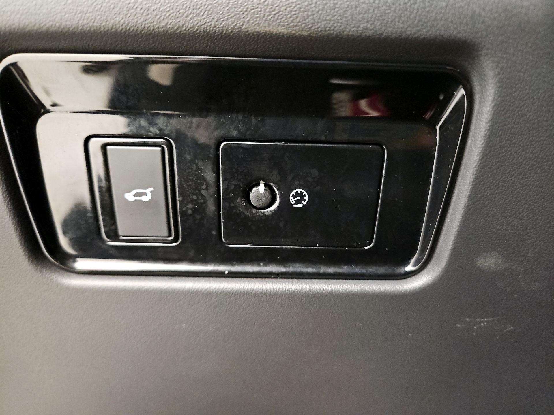 Thumbnail: 2018 Jaguar F-Pace - 13