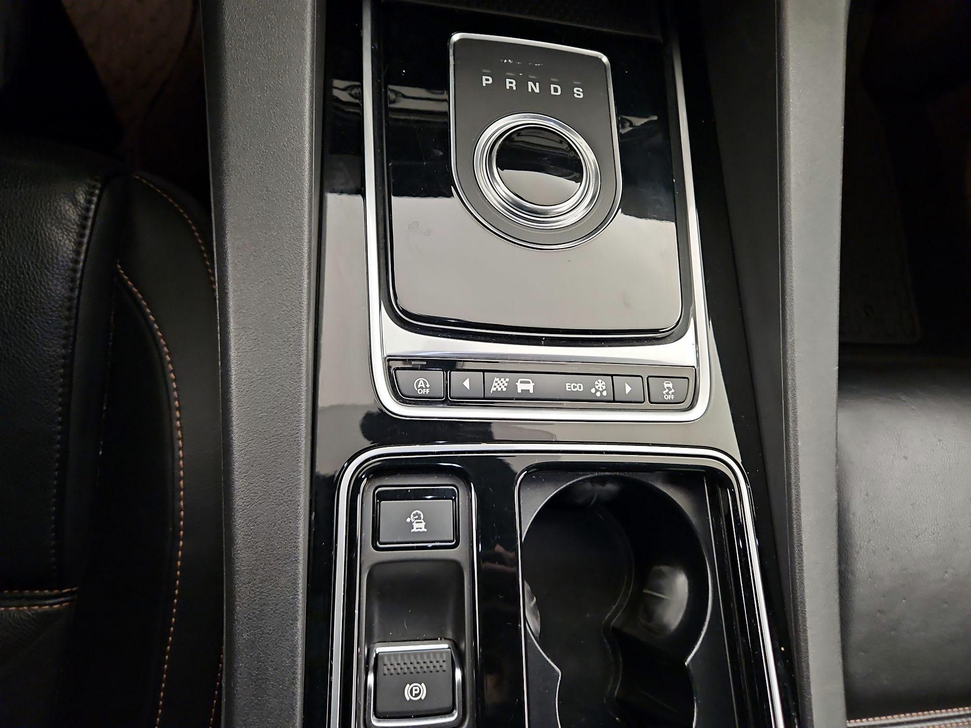 Thumbnail: 2018 Jaguar F-Pace - 18