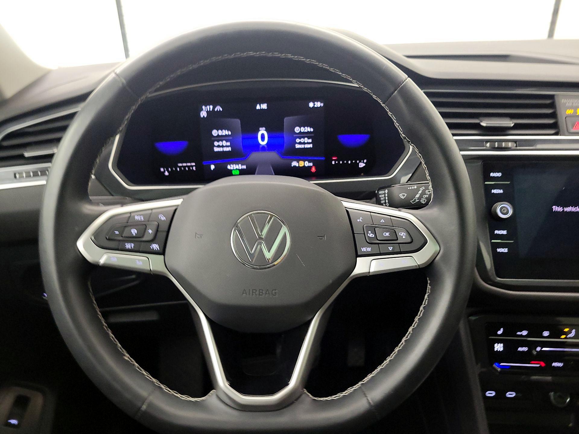 Thumbnail: 2022 Volkswagen Tiguan - 10