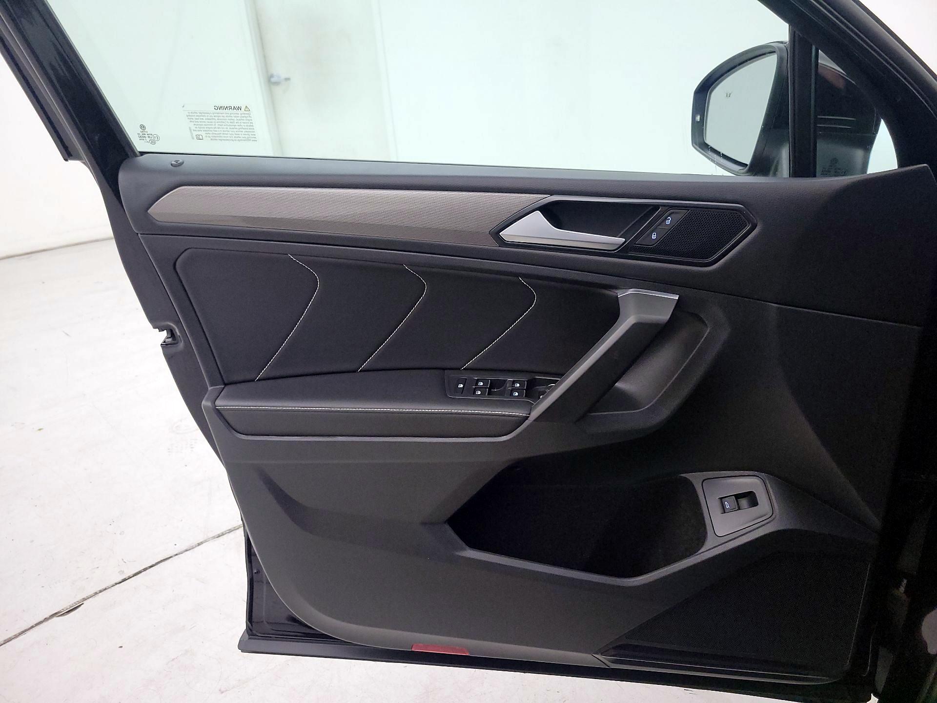 Thumbnail: 2022 Volkswagen Tiguan - 12