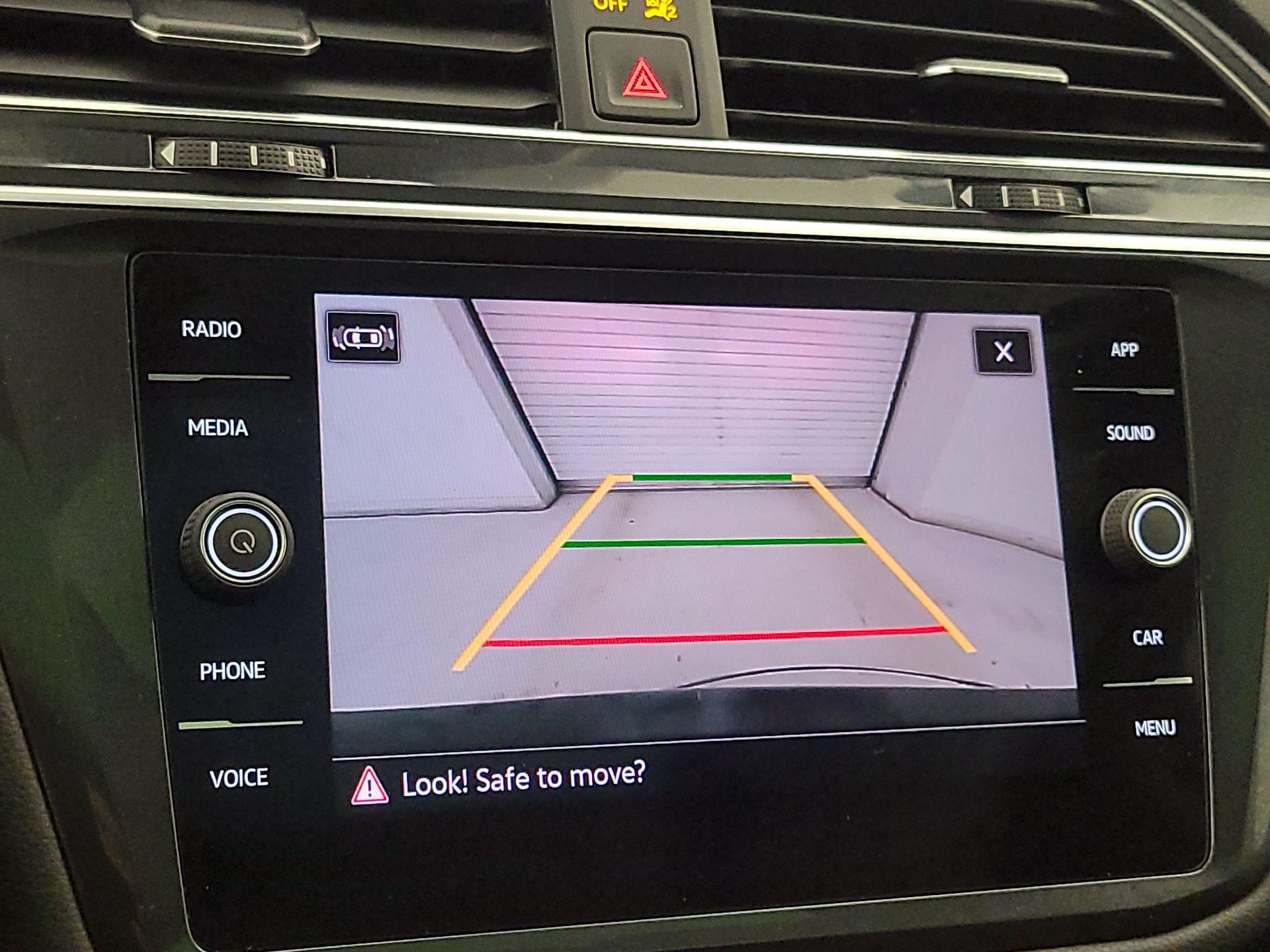 Thumbnail: 2022 Volkswagen Tiguan - 14