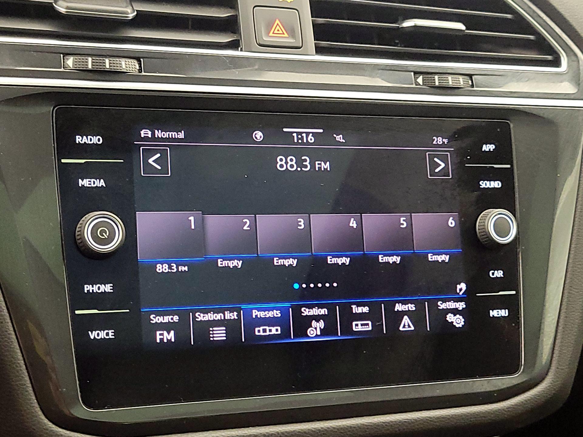 Thumbnail: 2022 Volkswagen Tiguan - 15