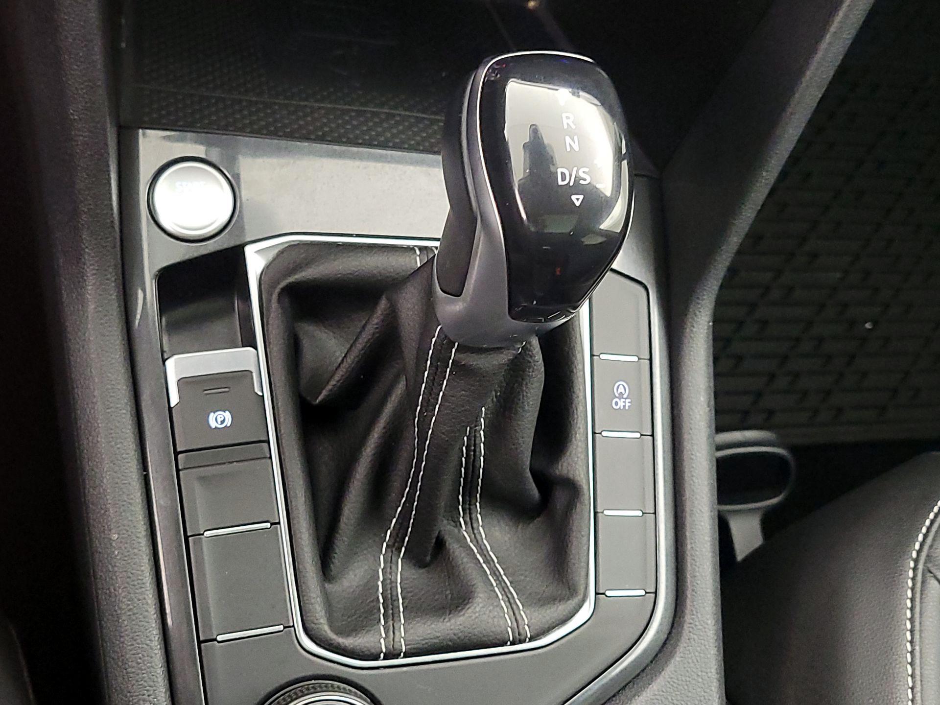 Thumbnail: 2022 Volkswagen Tiguan - 17