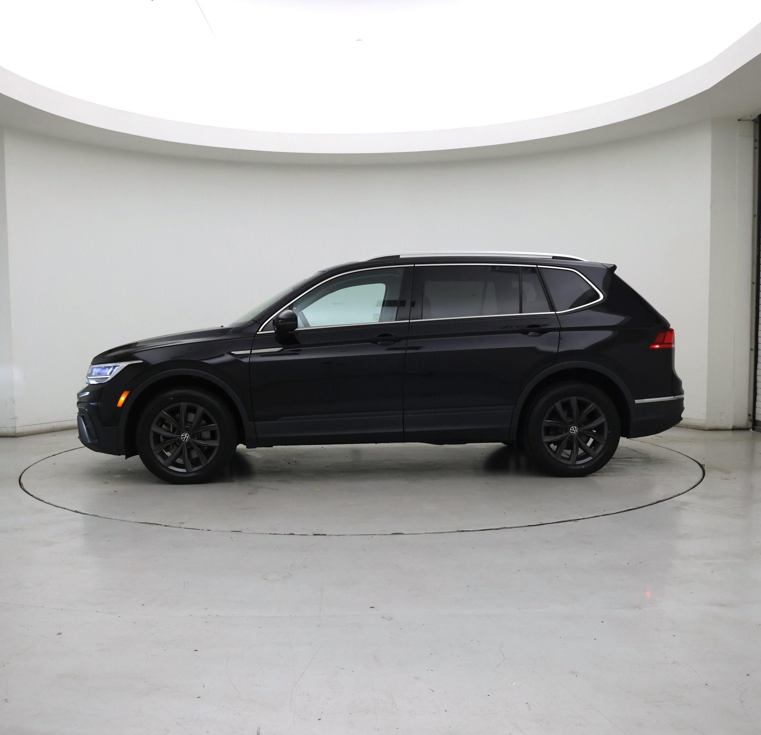 Thumbnail: 2022 Volkswagen Tiguan - 3