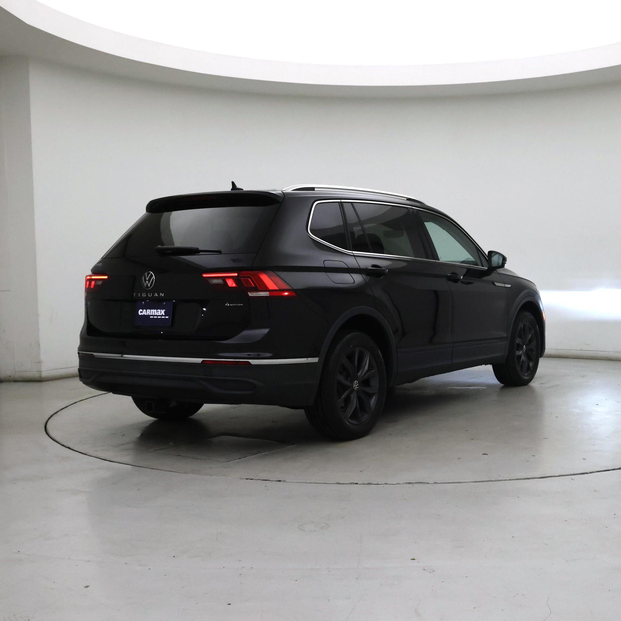 Thumbnail: 2022 Volkswagen Tiguan - 8