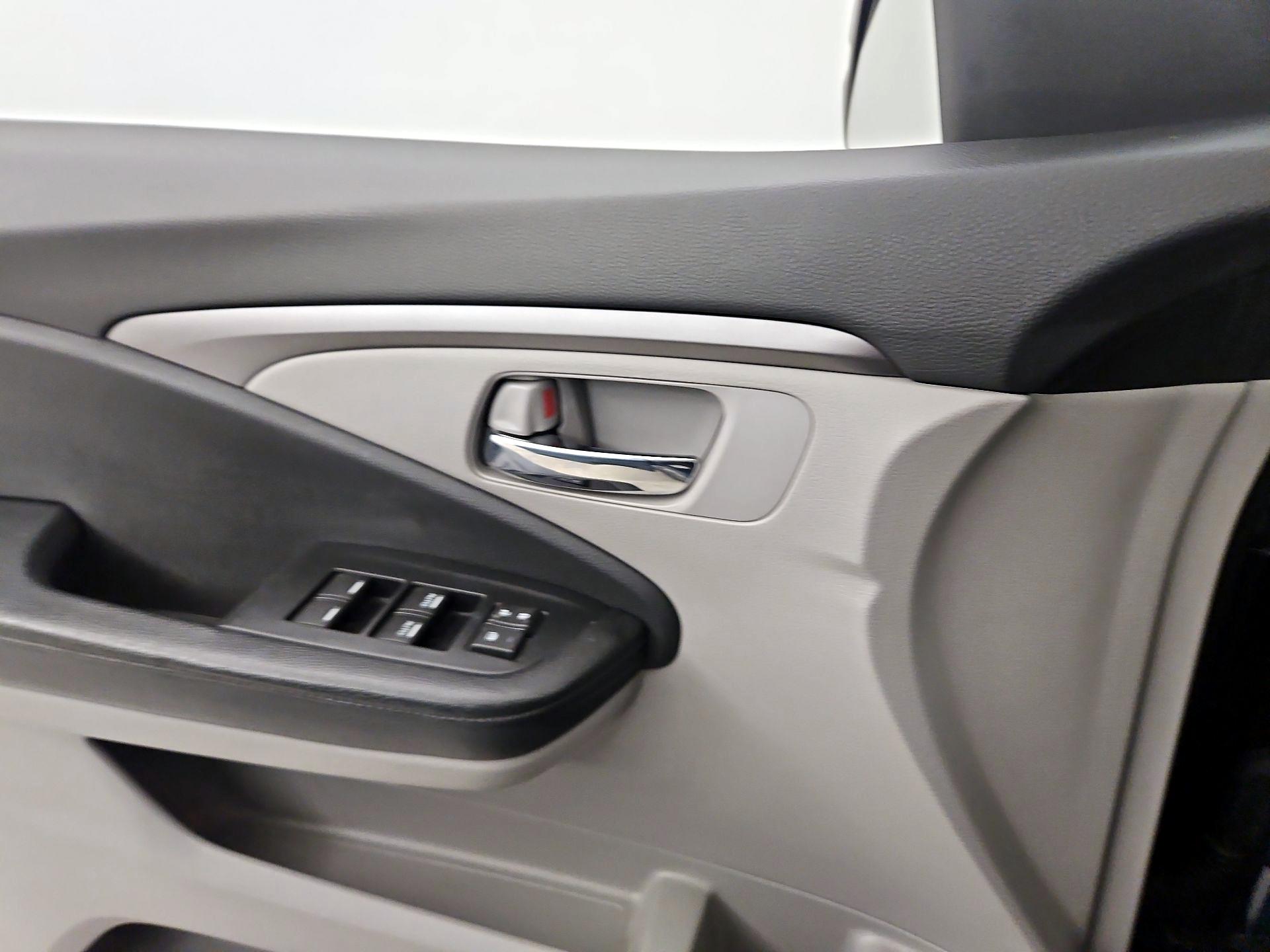 Thumbnail: 2018 Honda Pilot - 12