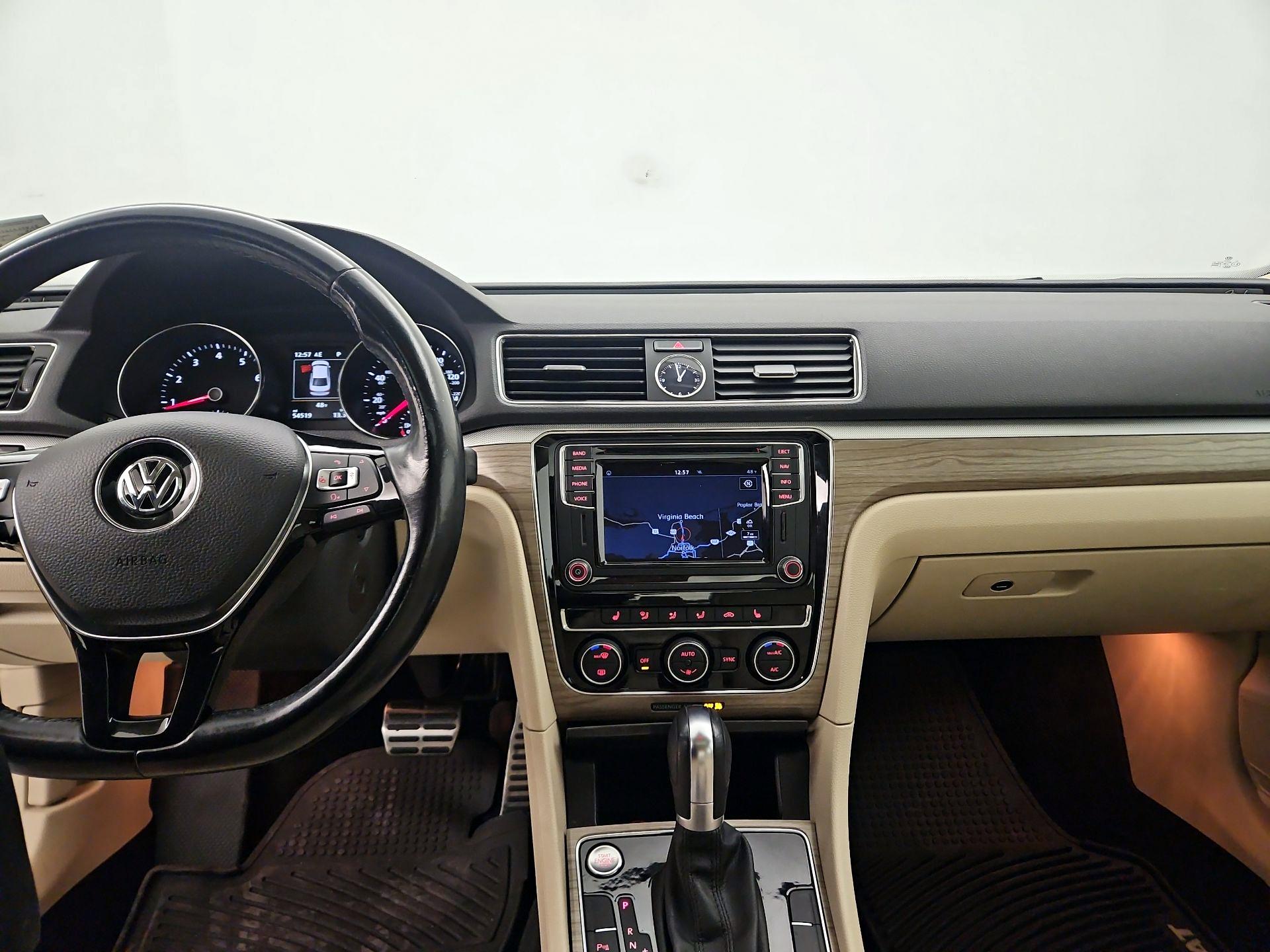 Thumbnail: 2017 Volkswagen Passat - 9