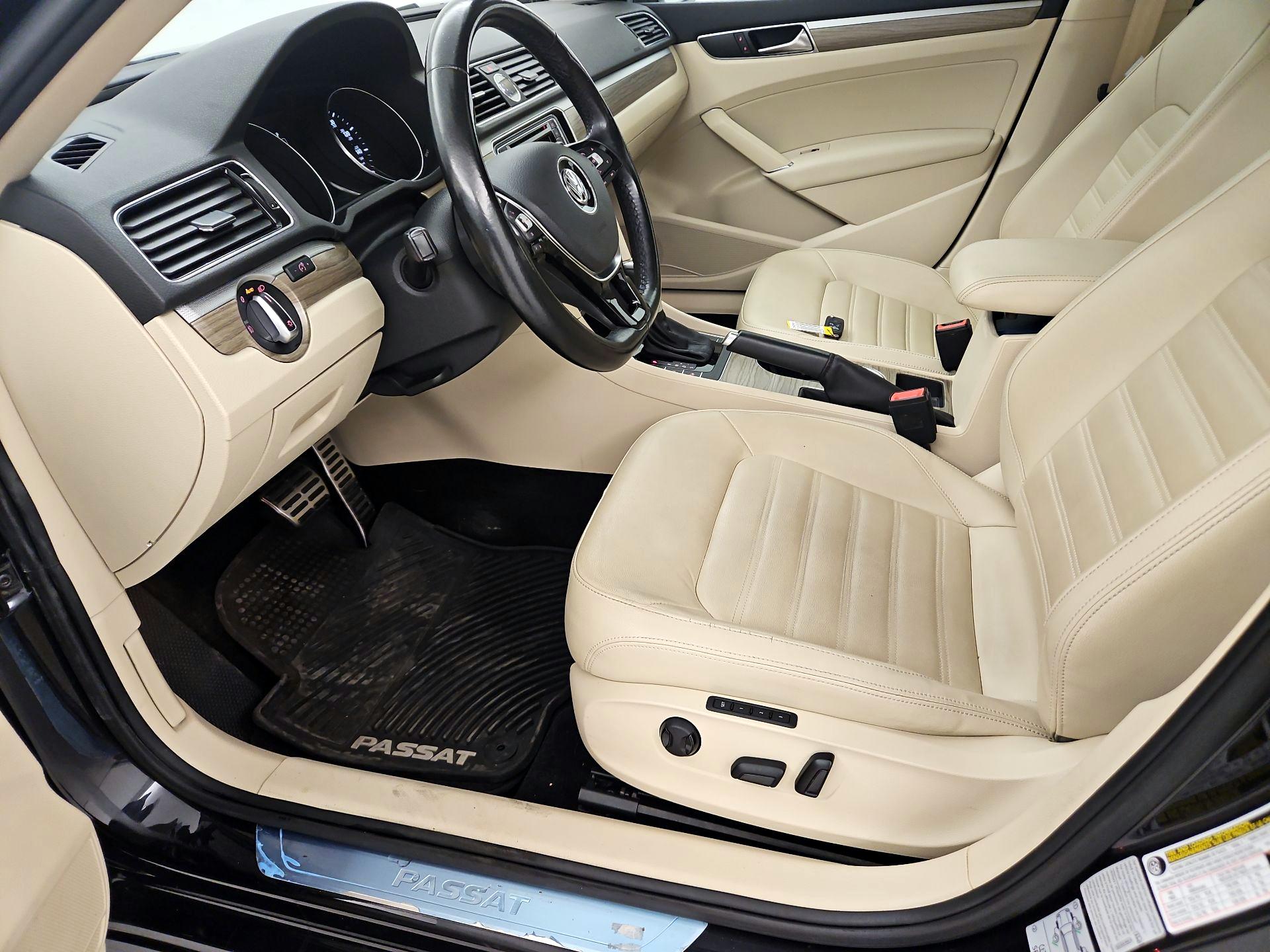 Thumbnail: 2017 Volkswagen Passat - 11