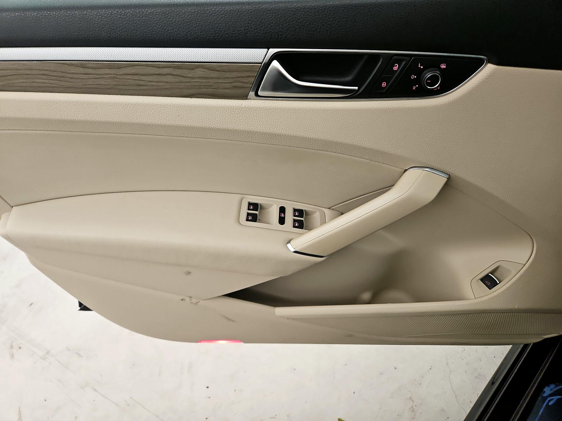 Thumbnail: 2017 Volkswagen Passat - 12