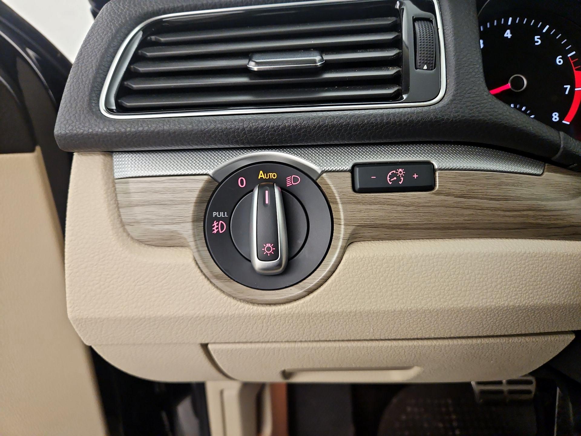 Thumbnail: 2017 Volkswagen Passat - 13