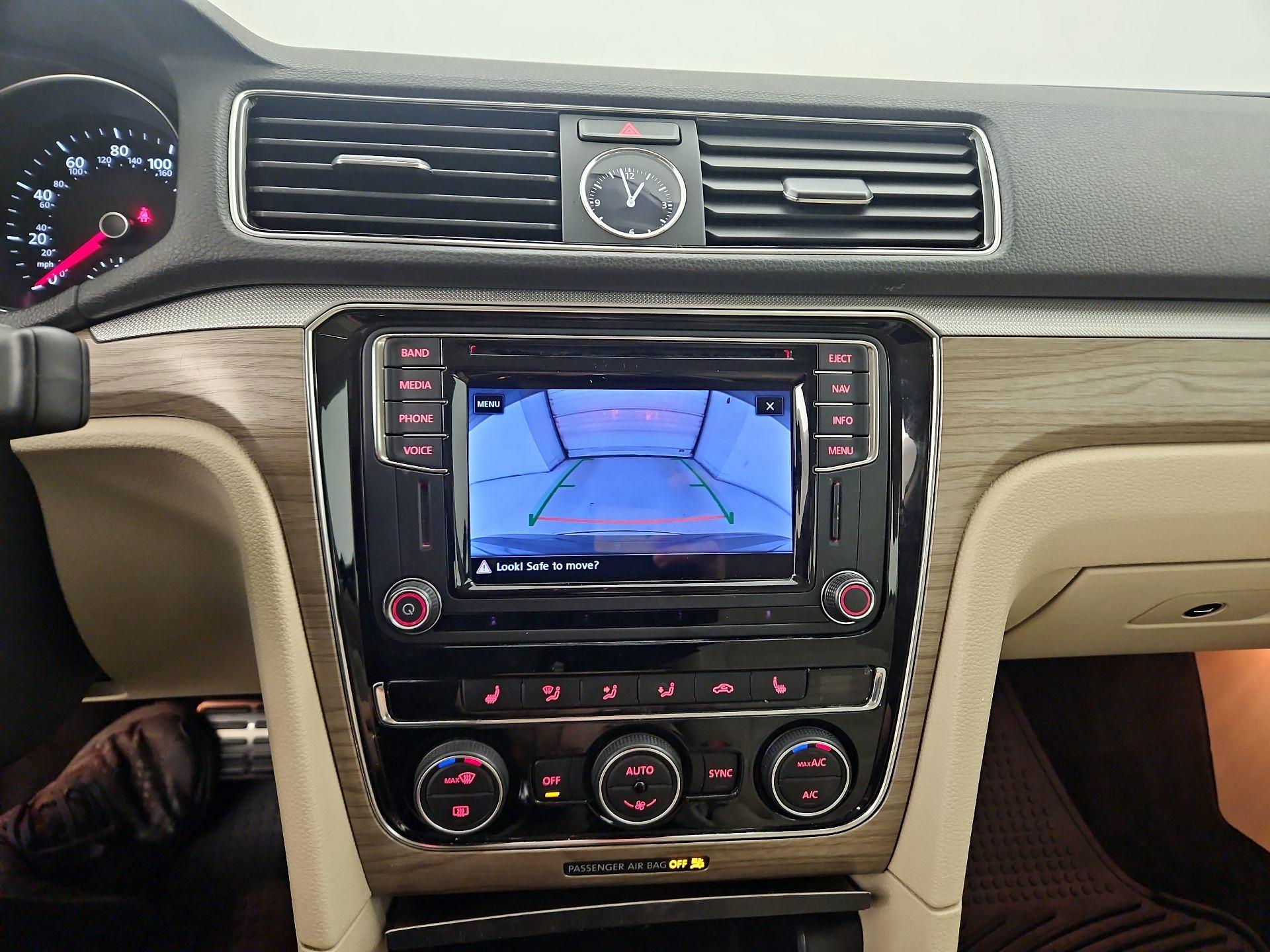 Thumbnail: 2017 Volkswagen Passat - 15