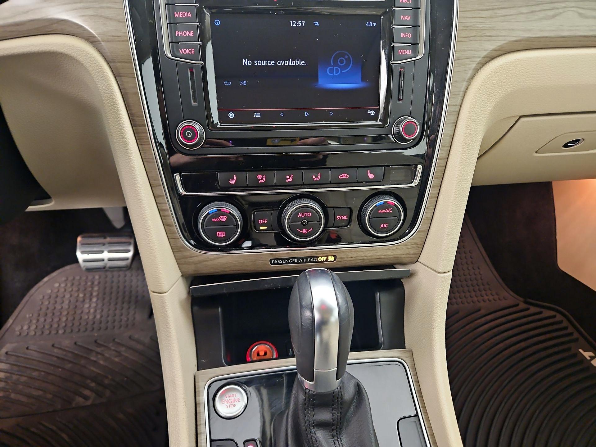 Thumbnail: 2017 Volkswagen Passat - 17