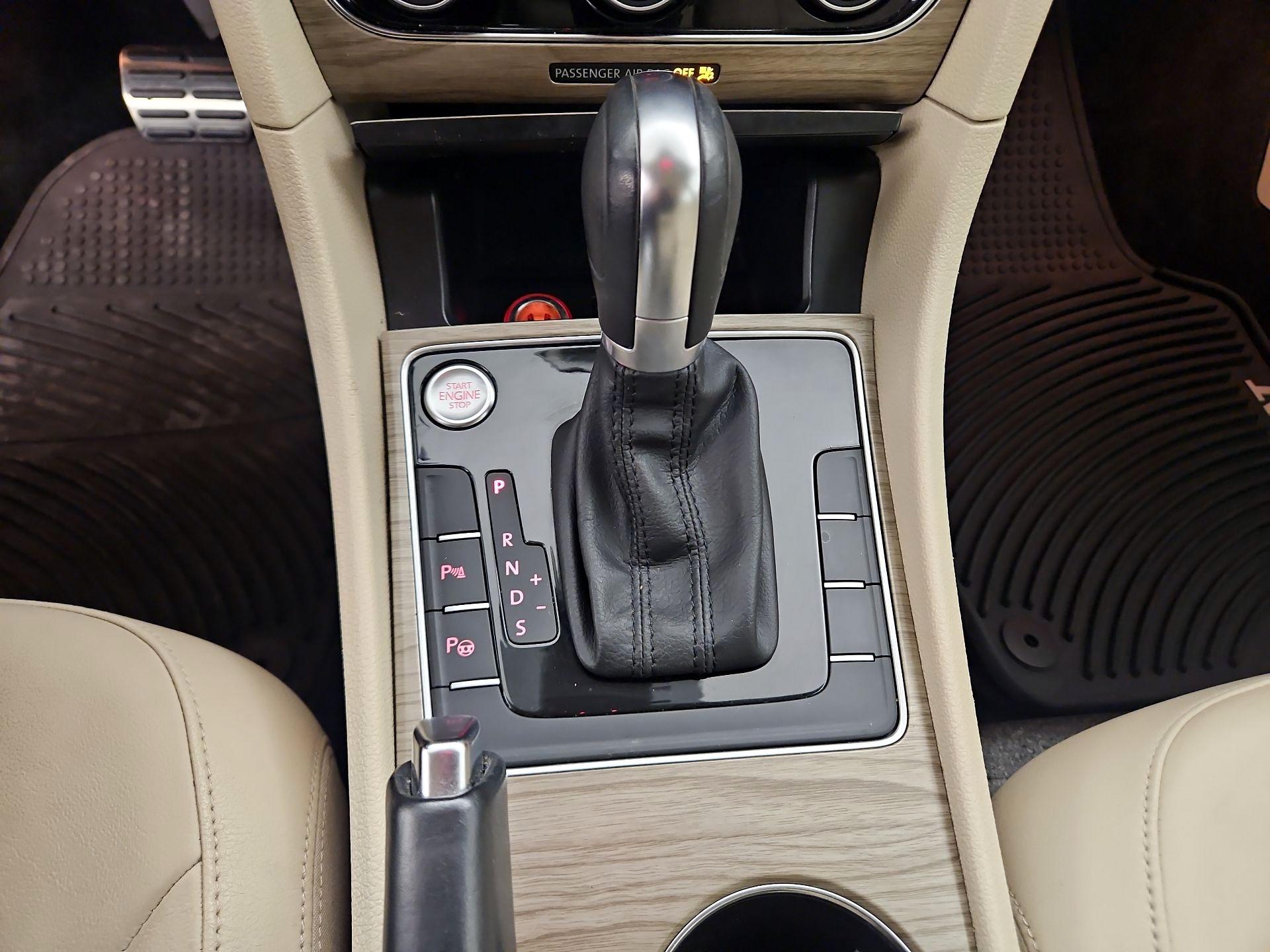 Thumbnail: 2017 Volkswagen Passat - 18