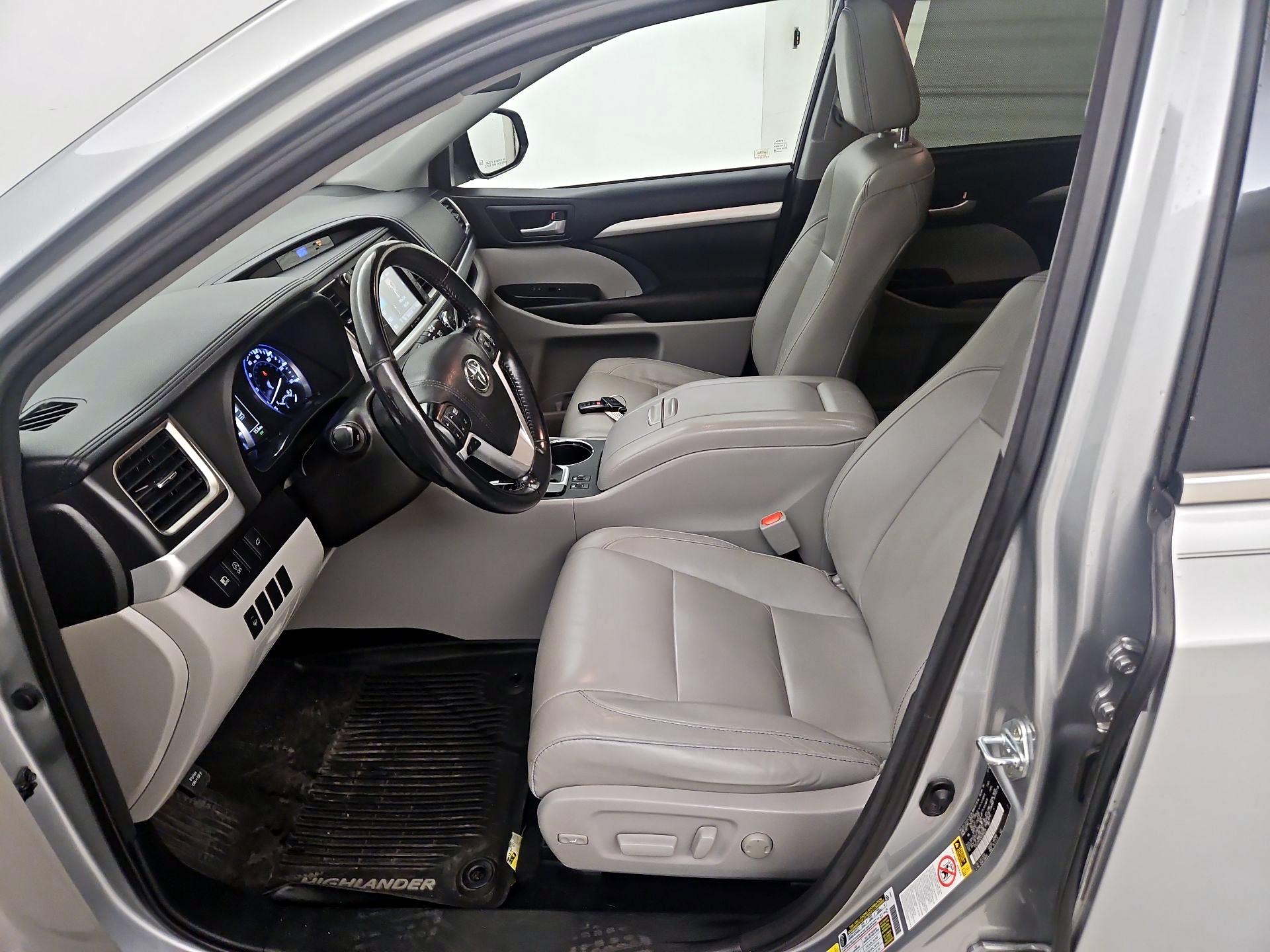 Thumbnail: 2017 Toyota Highlander - 11