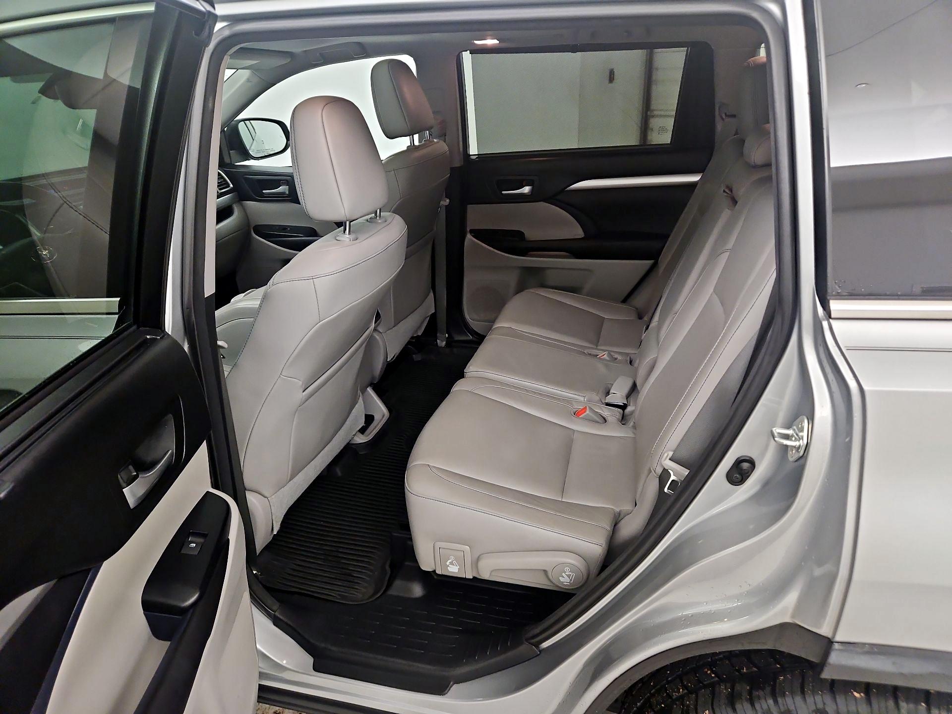 Thumbnail: 2017 Toyota Highlander - 20